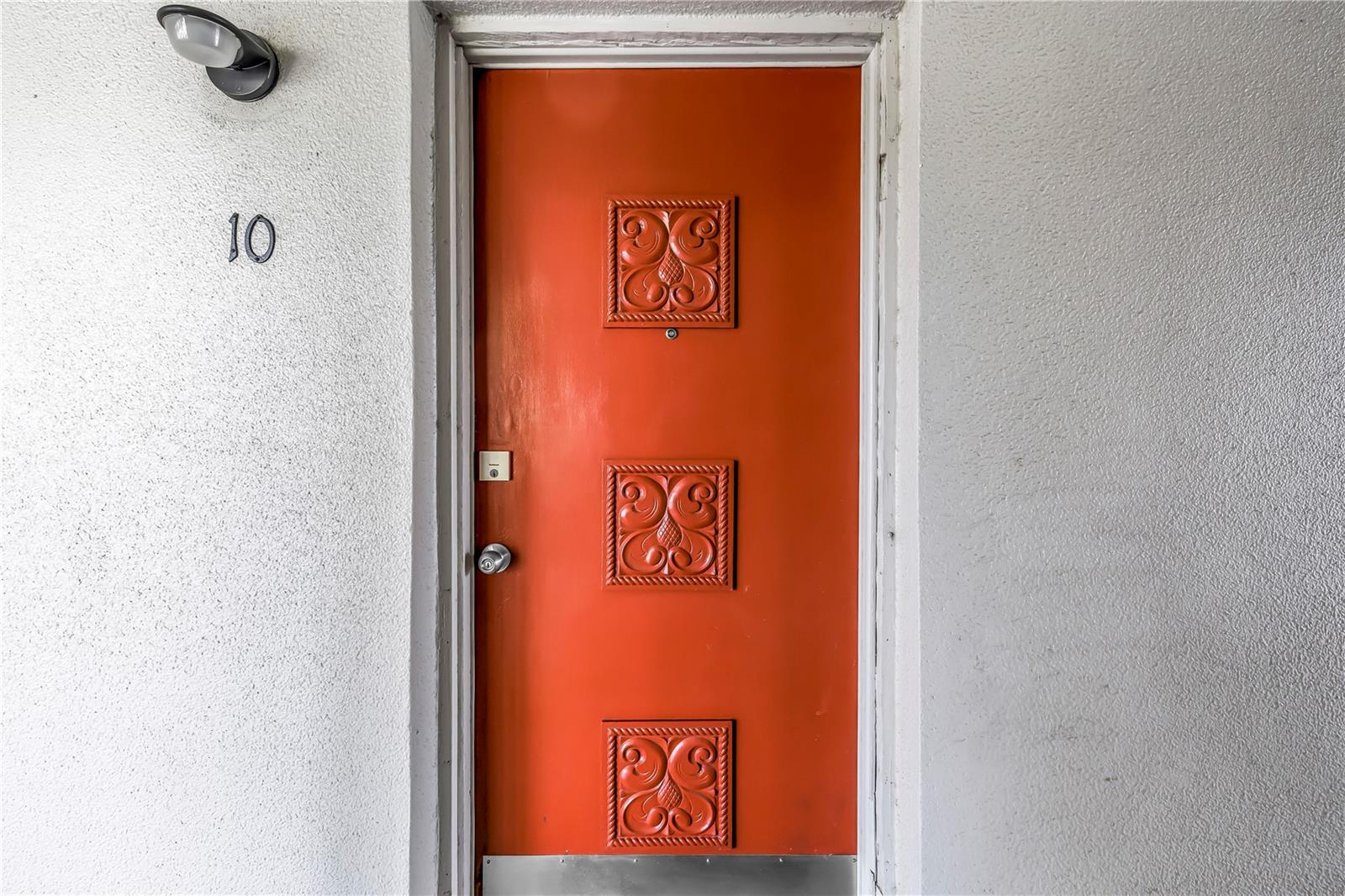 TB8409483 Property Photo