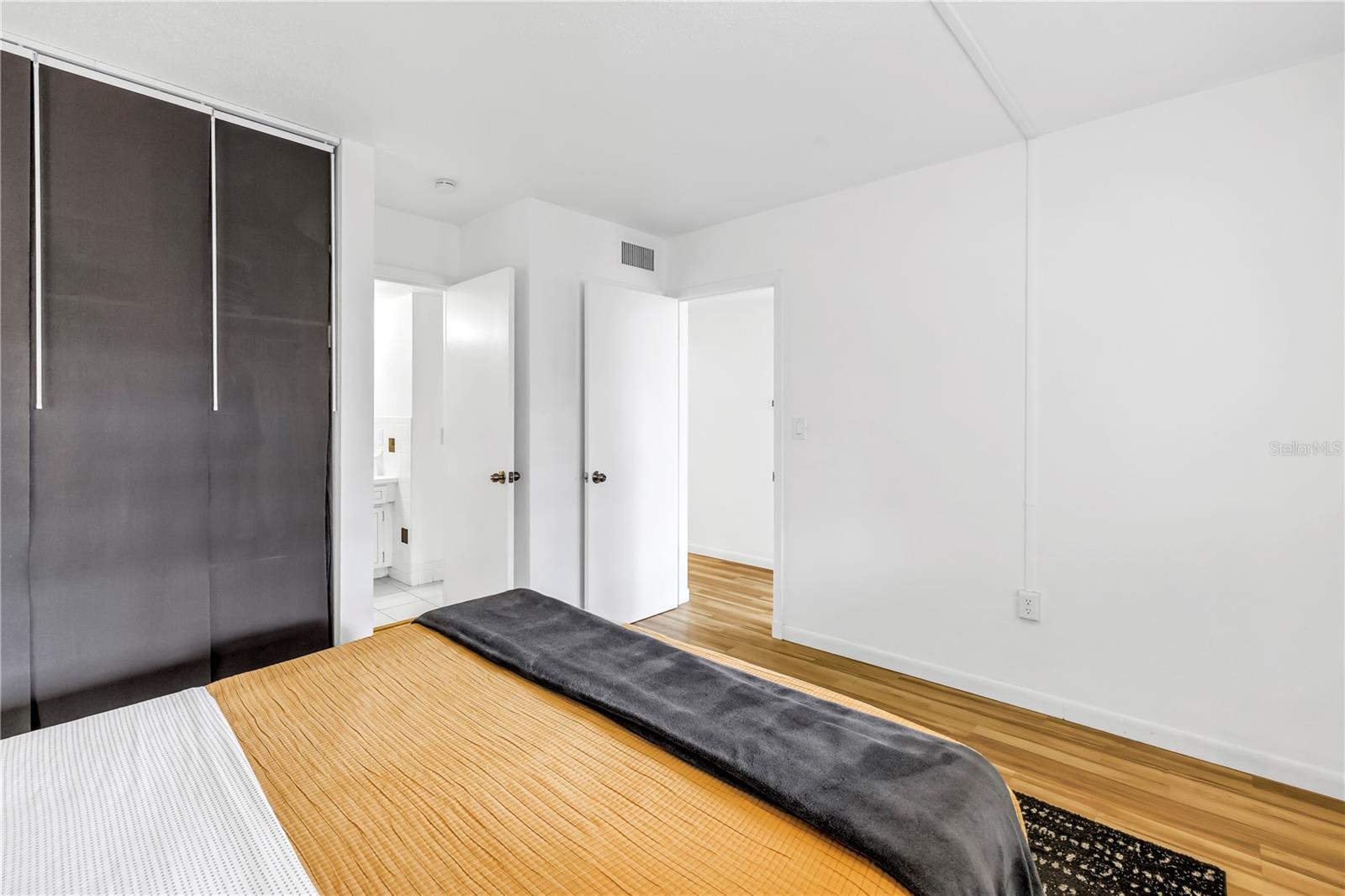 TB8409483 Property Photo