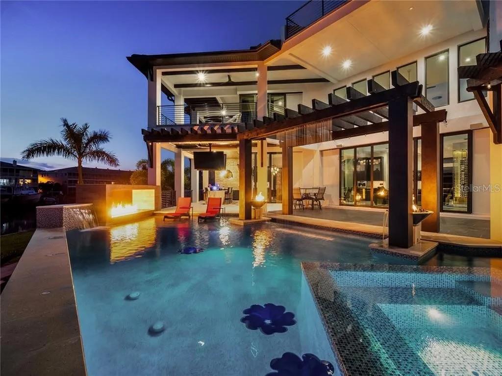 TB8409488 Property Photo