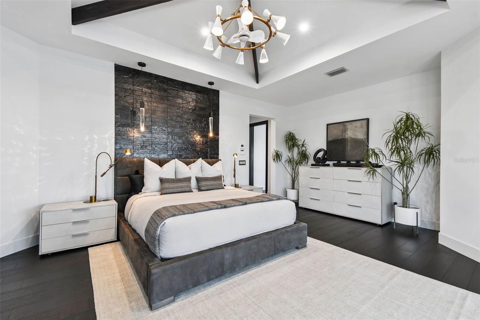 TB8409488 Property Photo