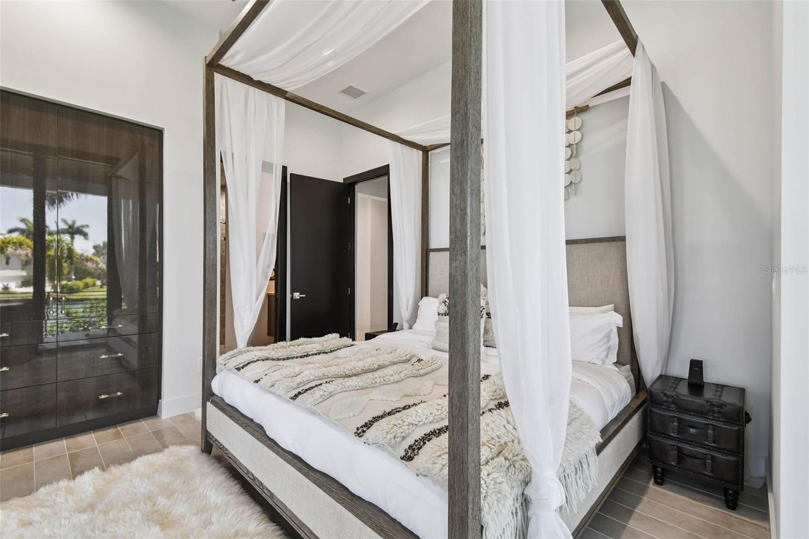 TB8409488 Property Photo