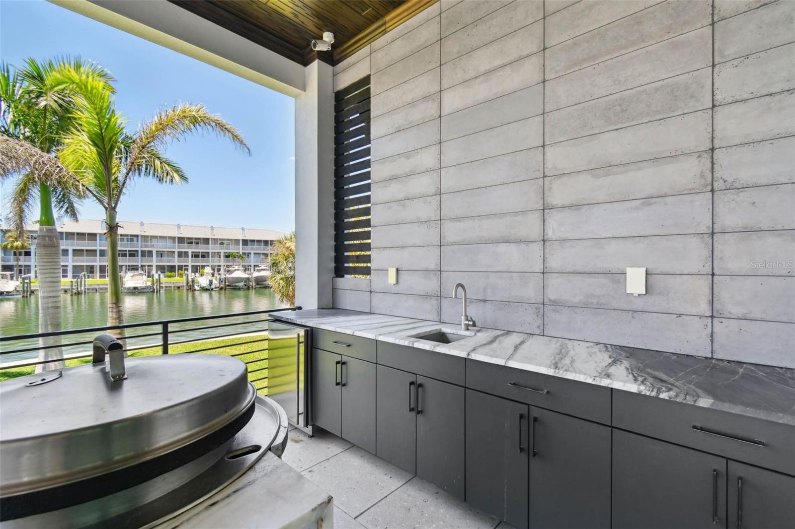 TB8409488 Property Photo