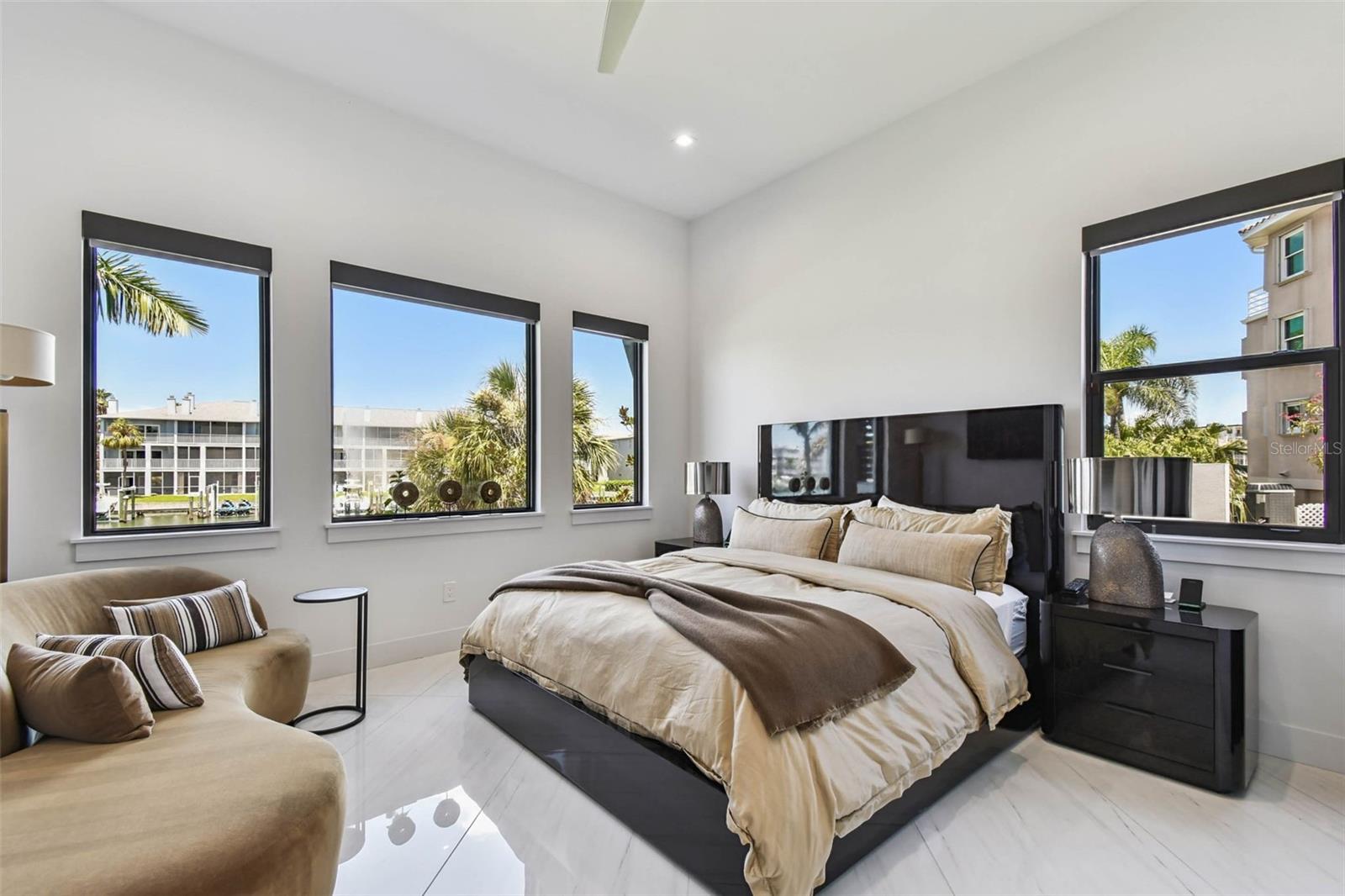 TB8409488 Property Photo