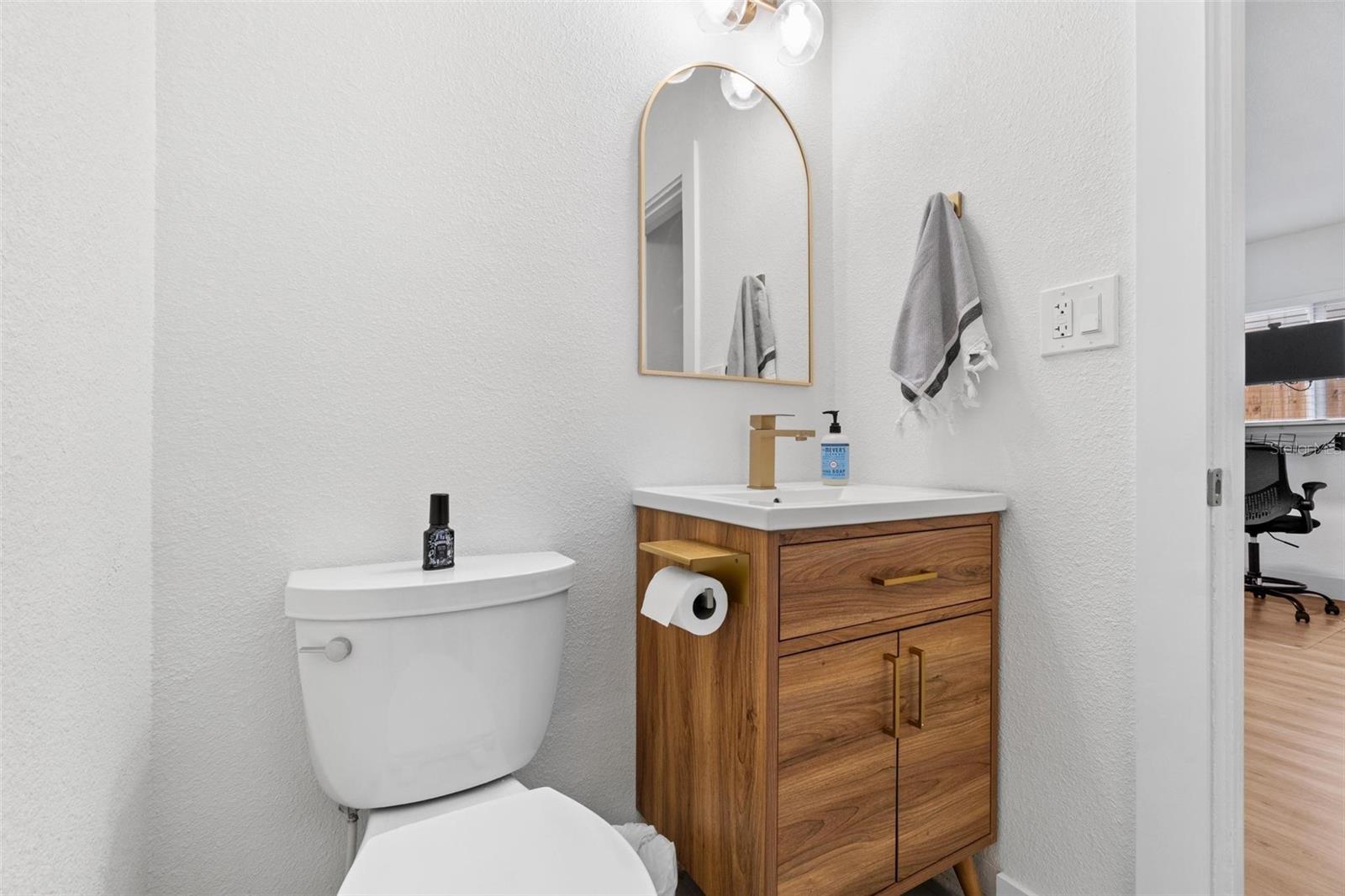 TB8409513 Property Photo