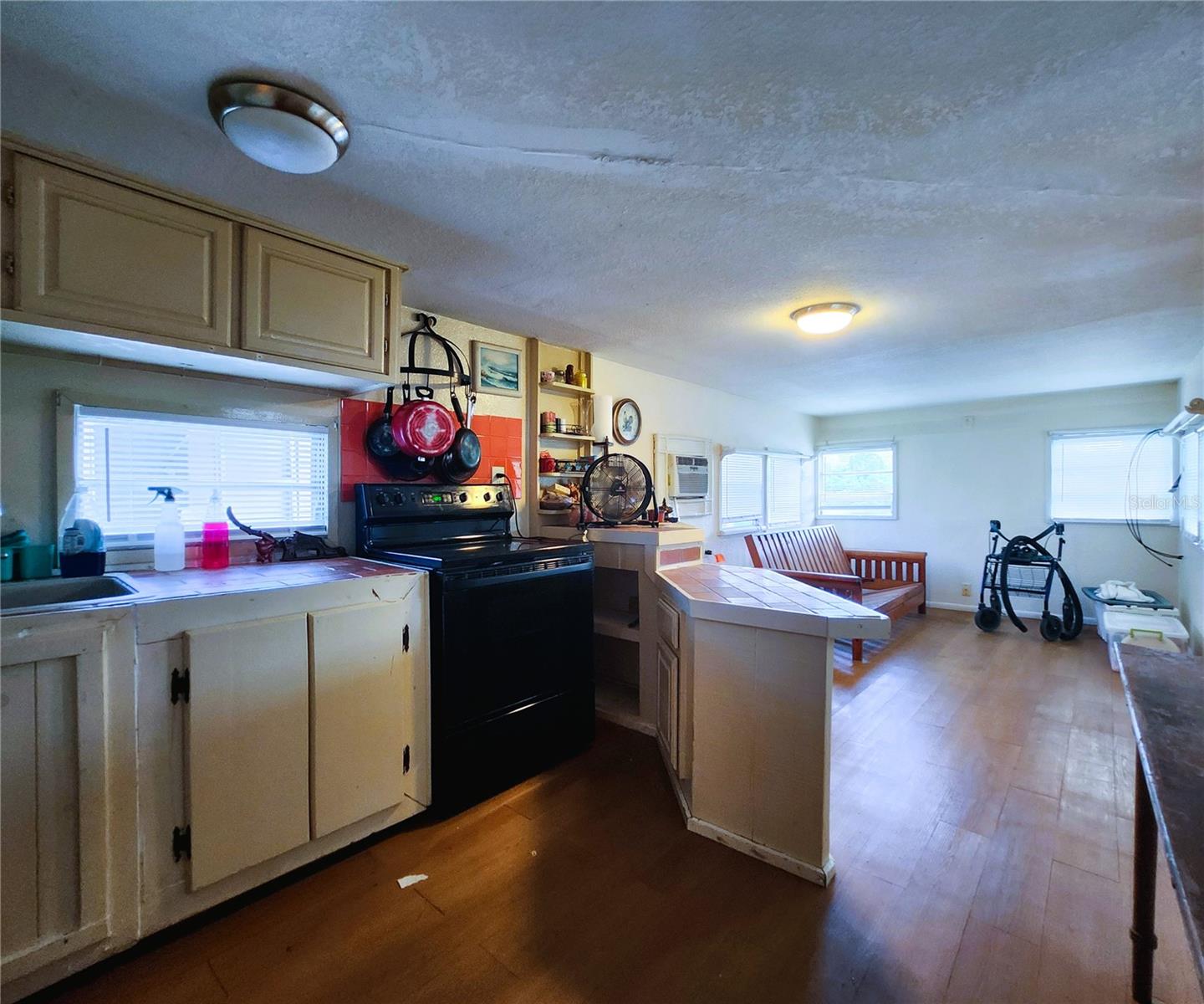 TB8409516 Property Photo