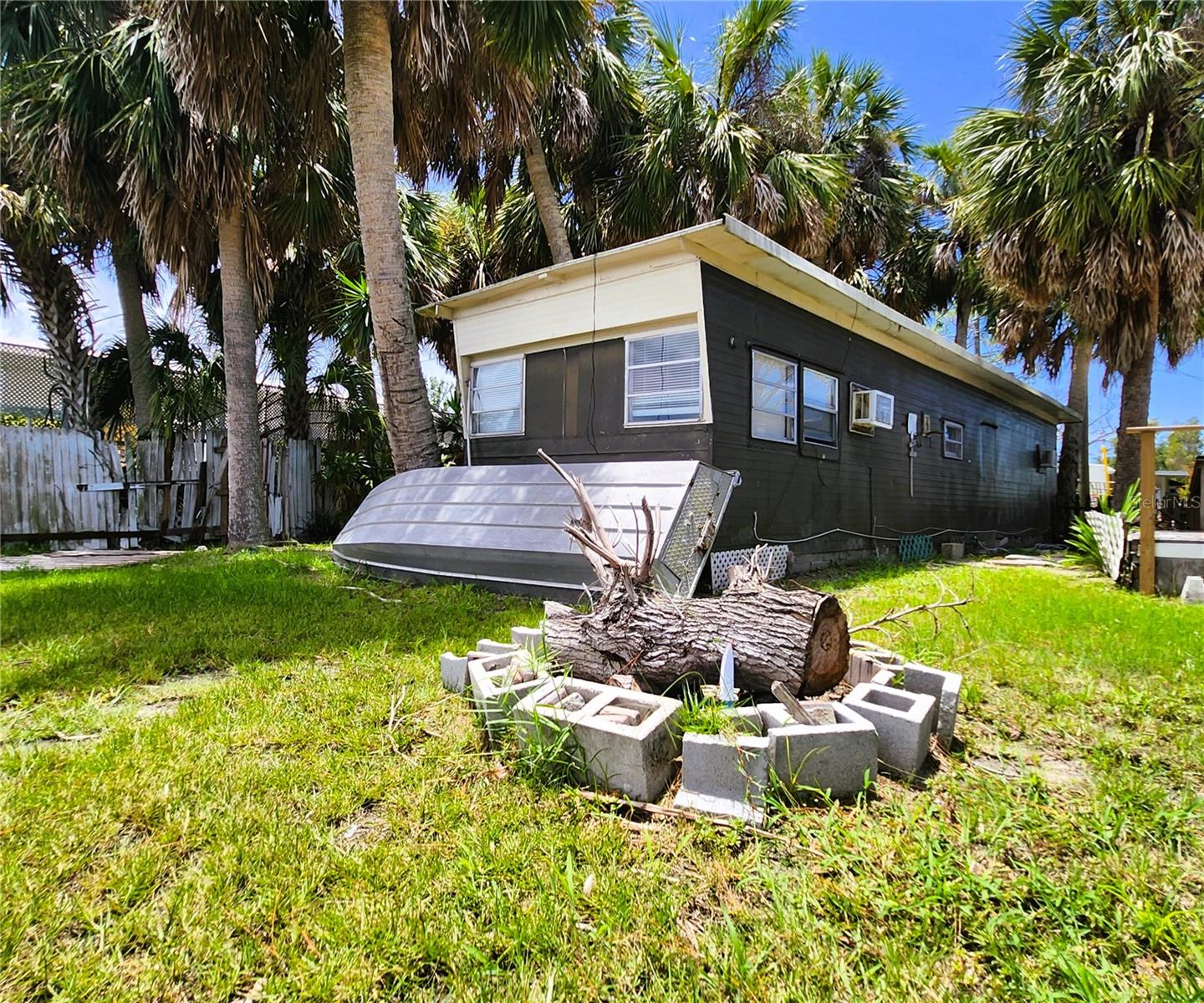 TB8409516 Property Photo