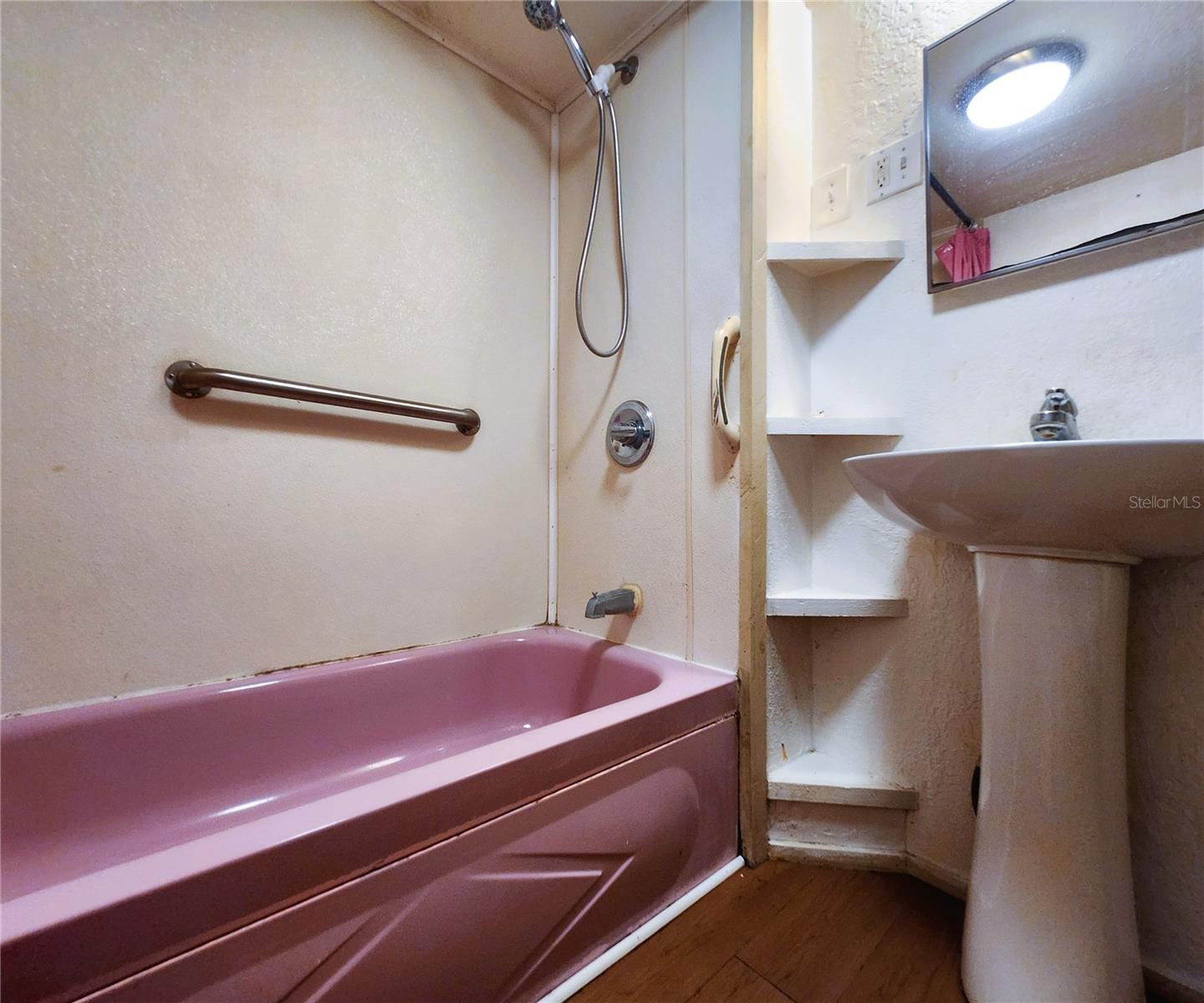 TB8409516 Property Photo