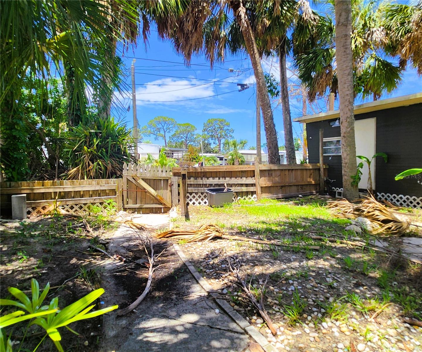 TB8409516 Property Photo