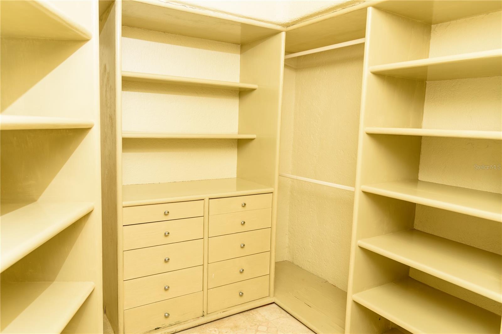 O6329109 Property Photo