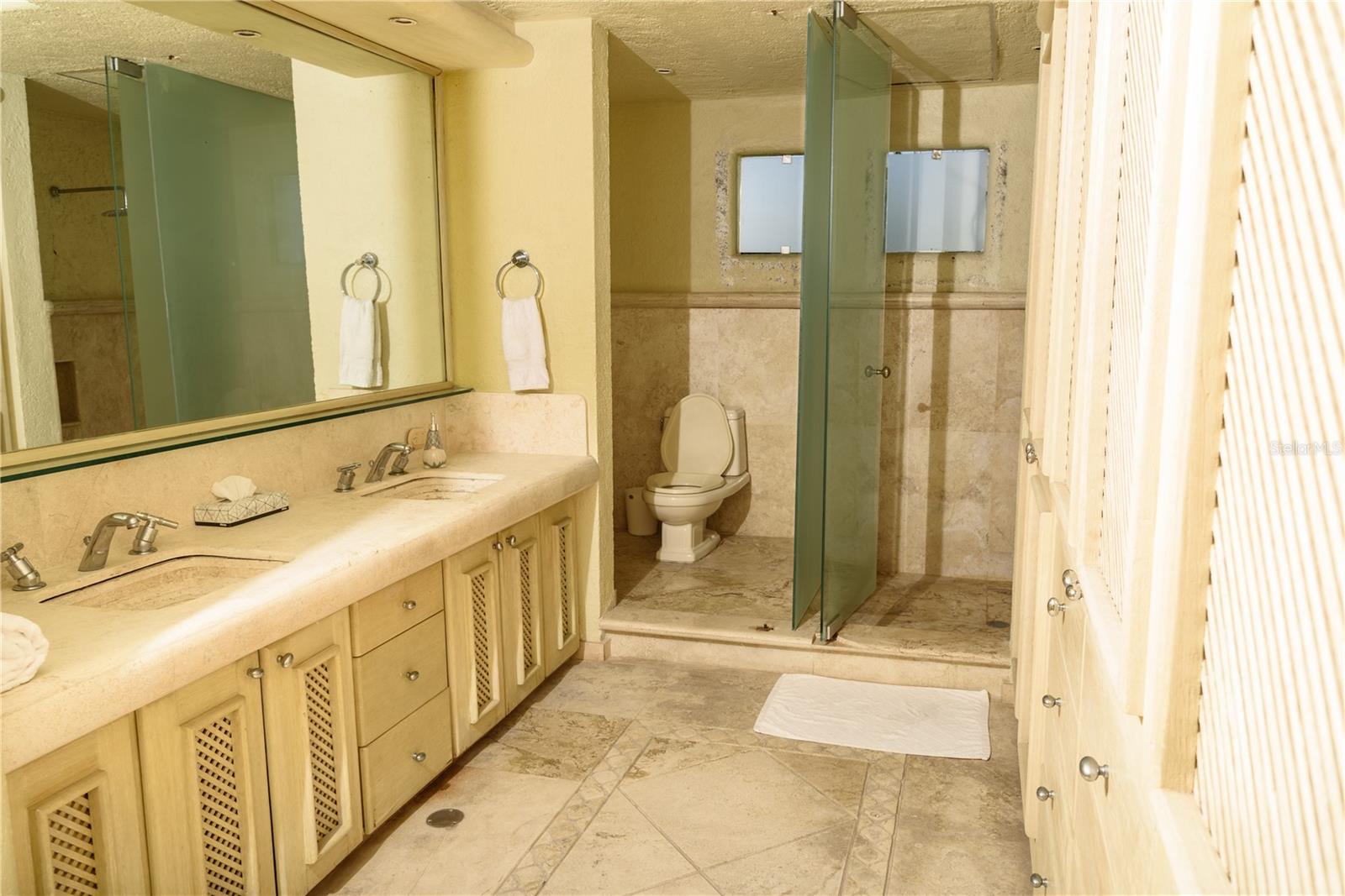 O6329109 Property Photo