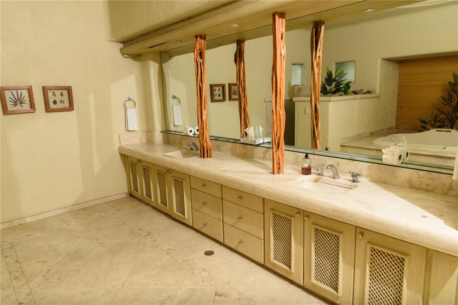 O6329109 Property Photo