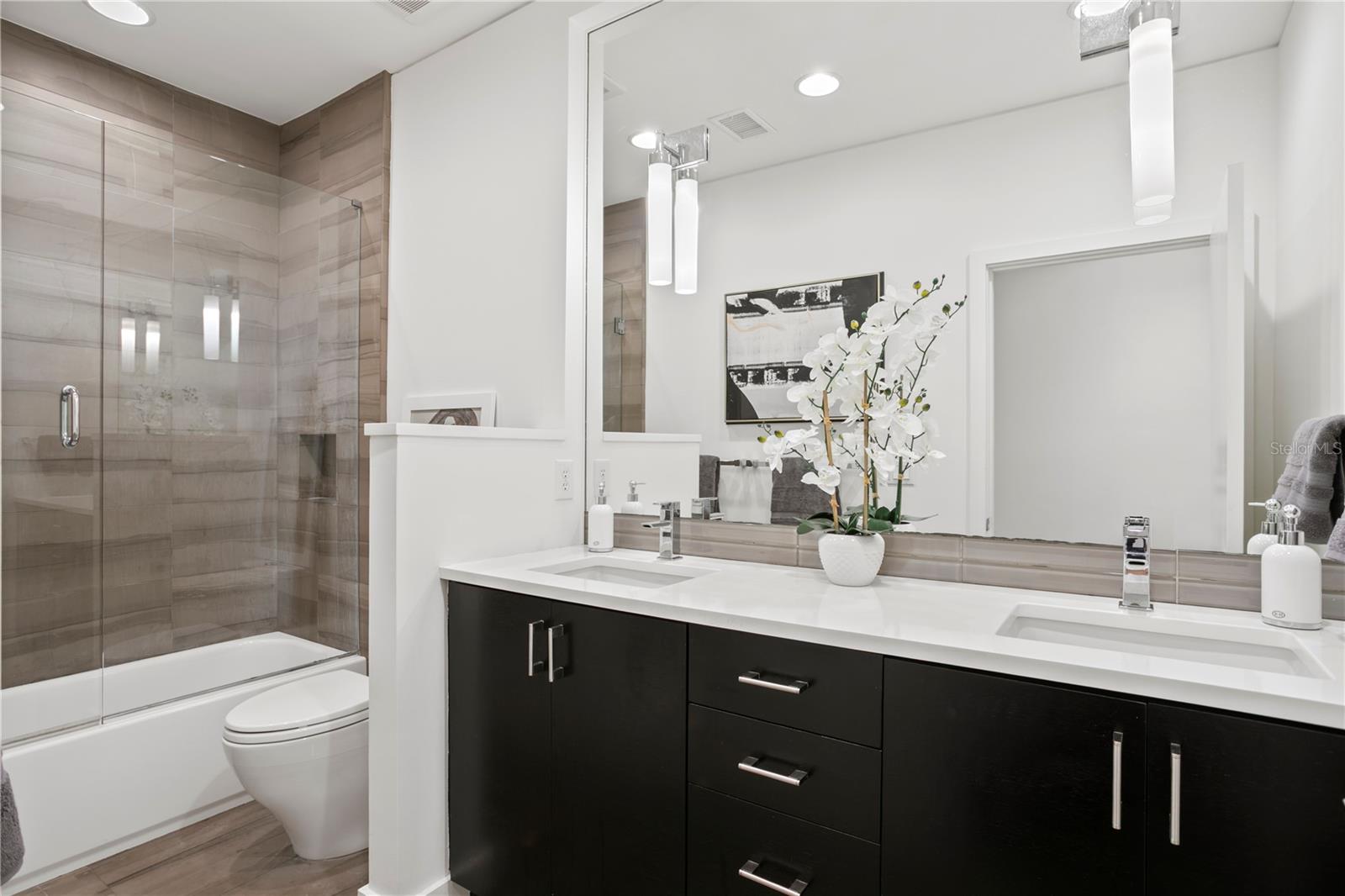 TB8409679 Property Photo