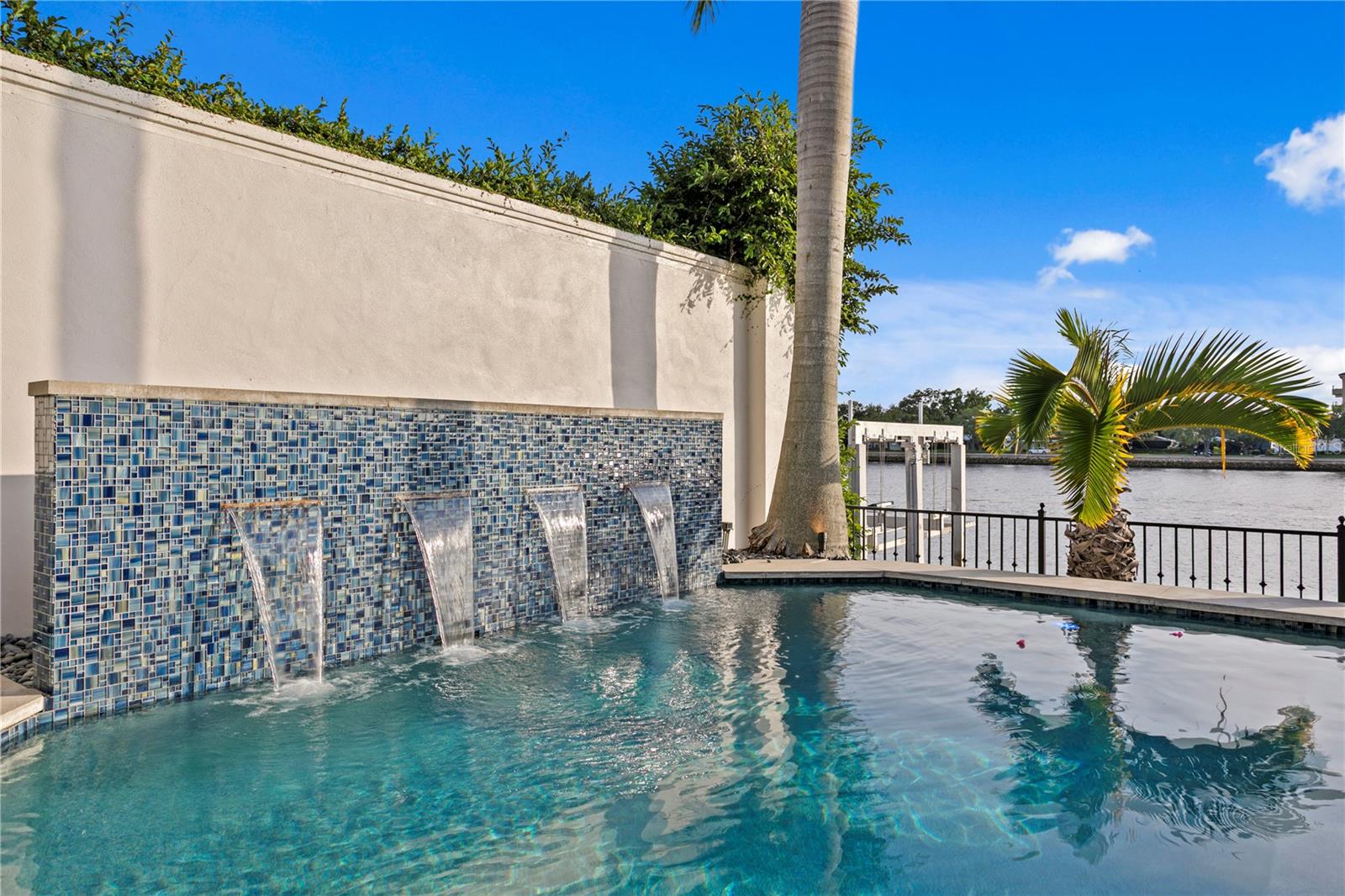 TB8409679 Property Photo