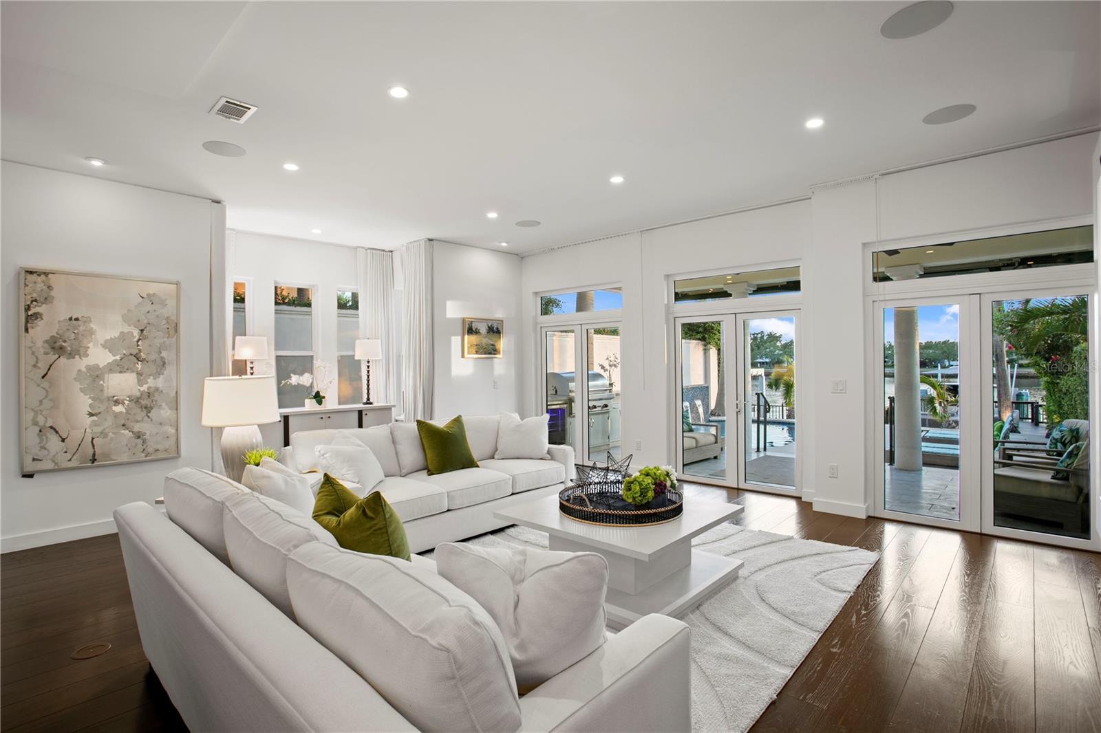 TB8409679 Property Photo