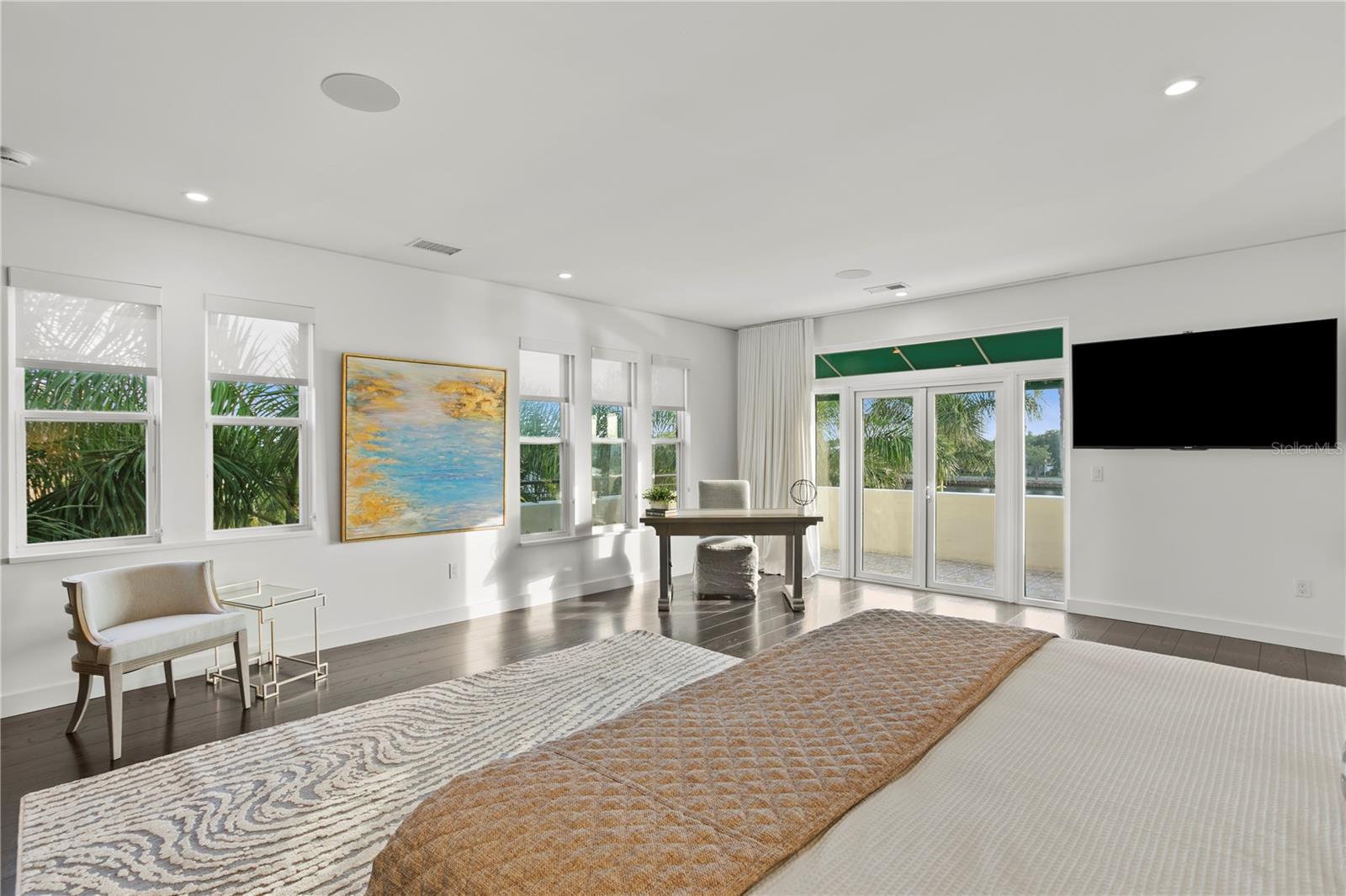 TB8409679 Property Photo