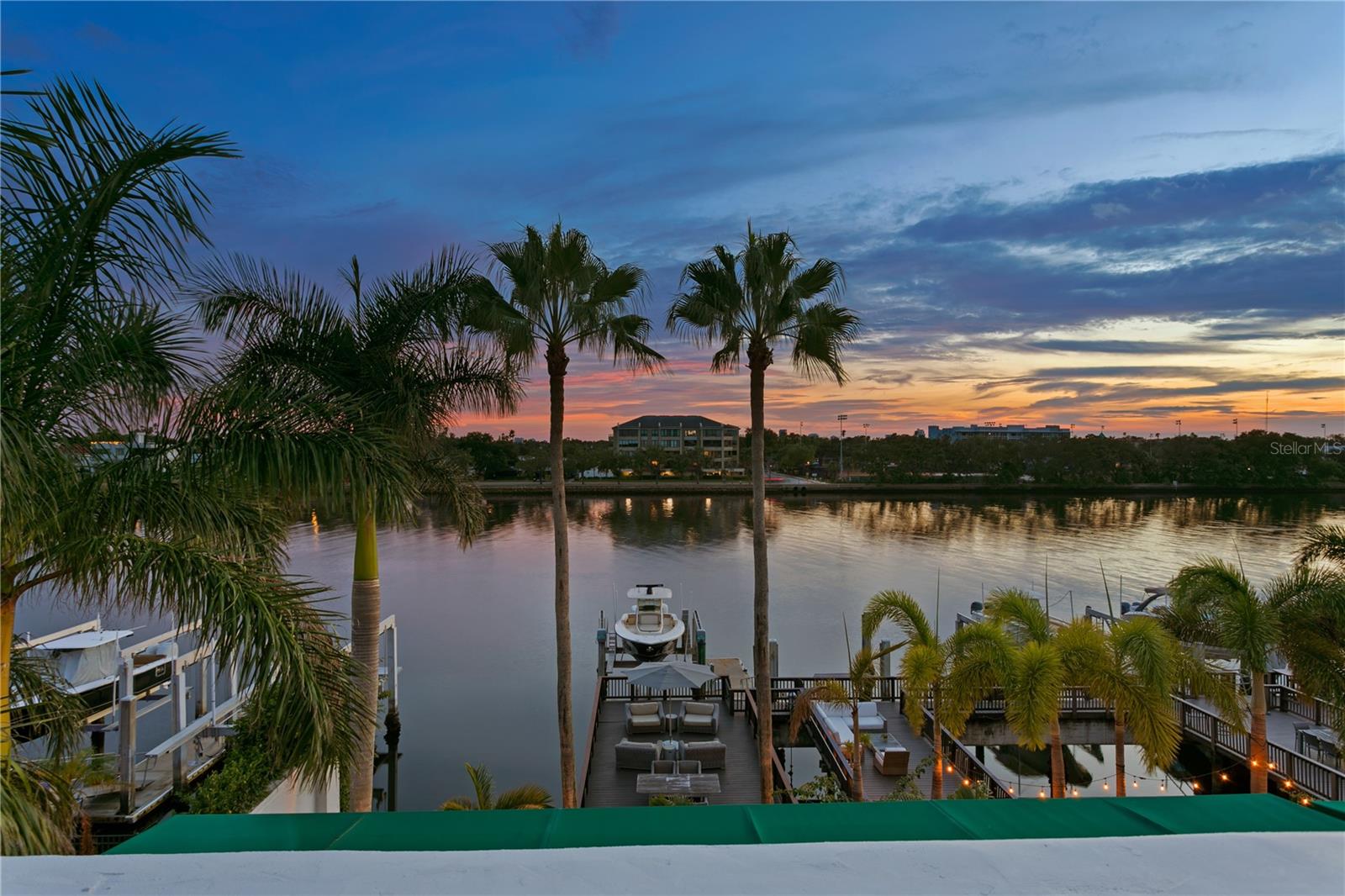 TB8409679 Property Photo