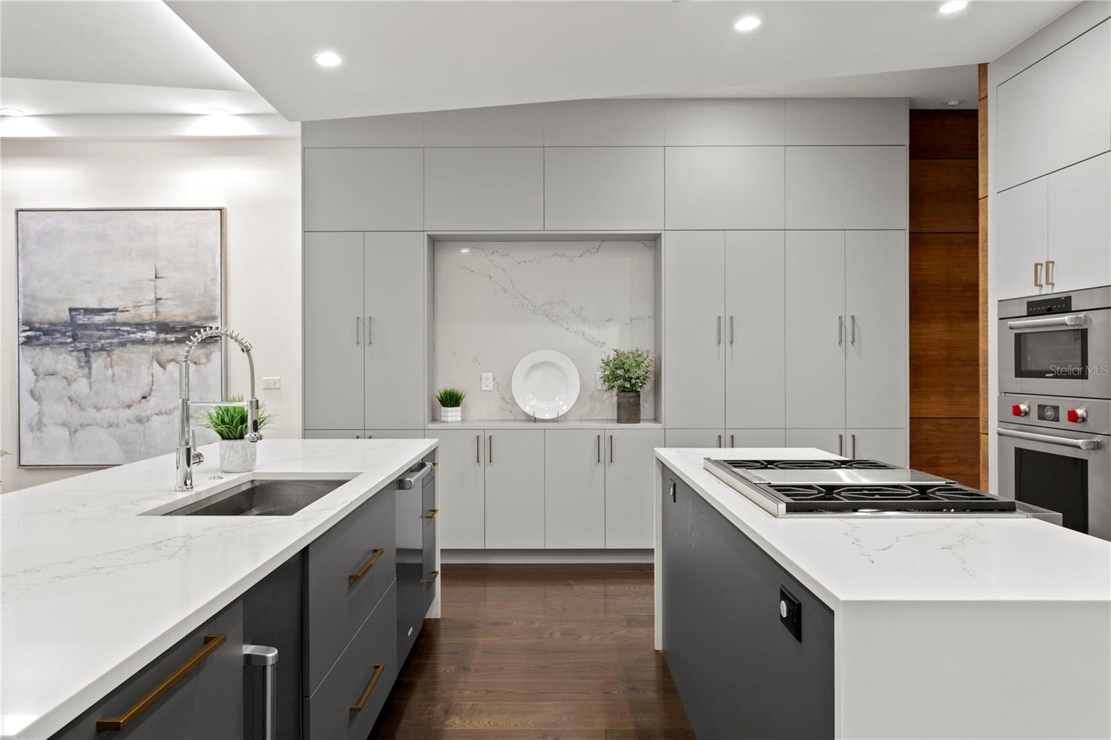 TB8409679 Property Photo