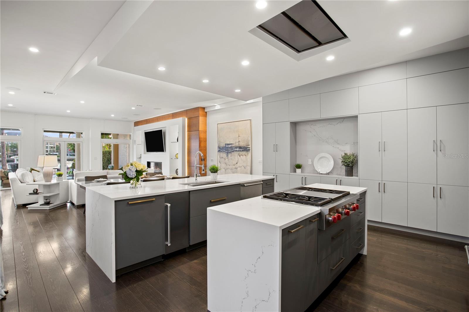 TB8409679 Property Photo