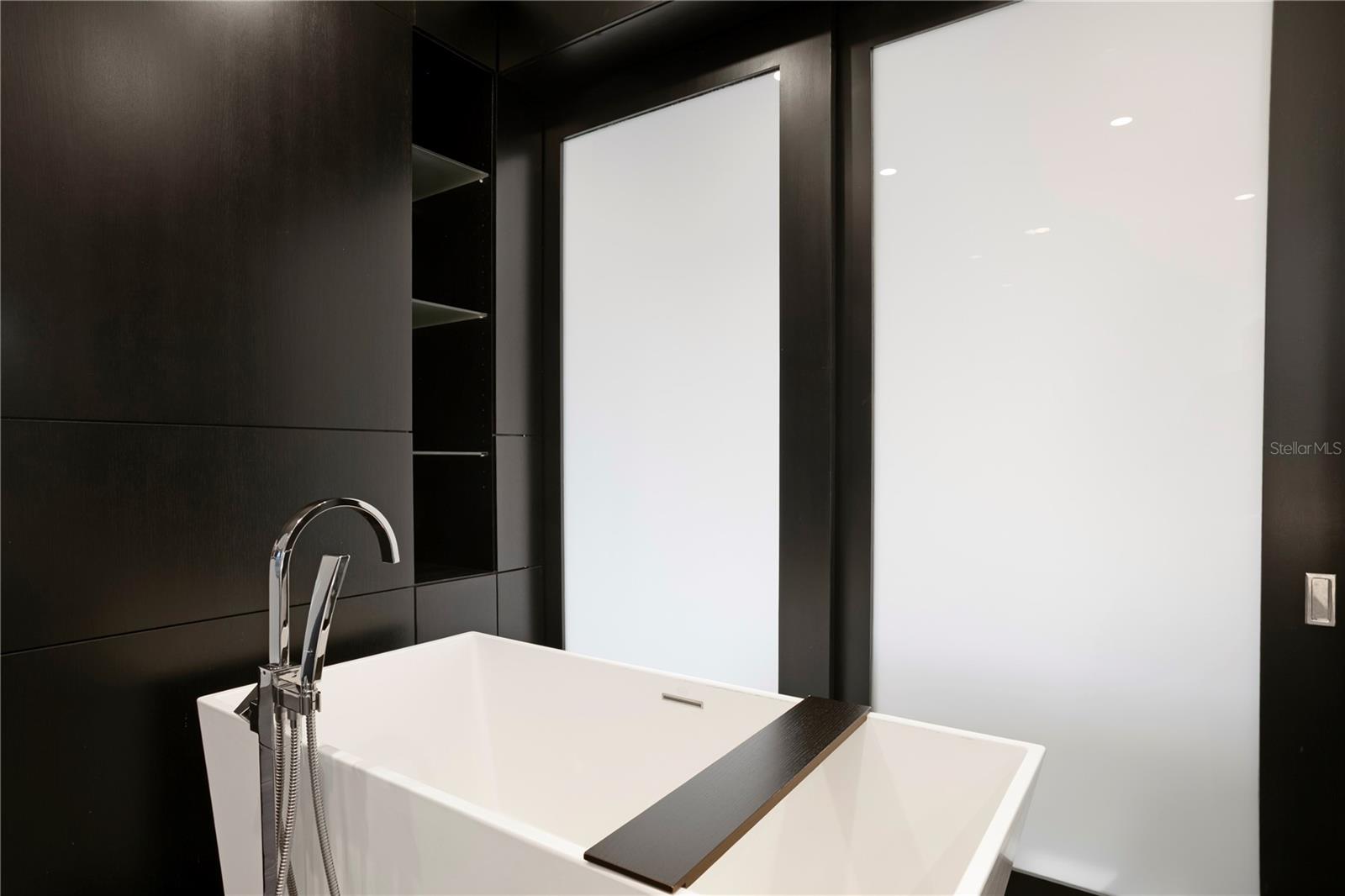 TB8409679 Property Photo