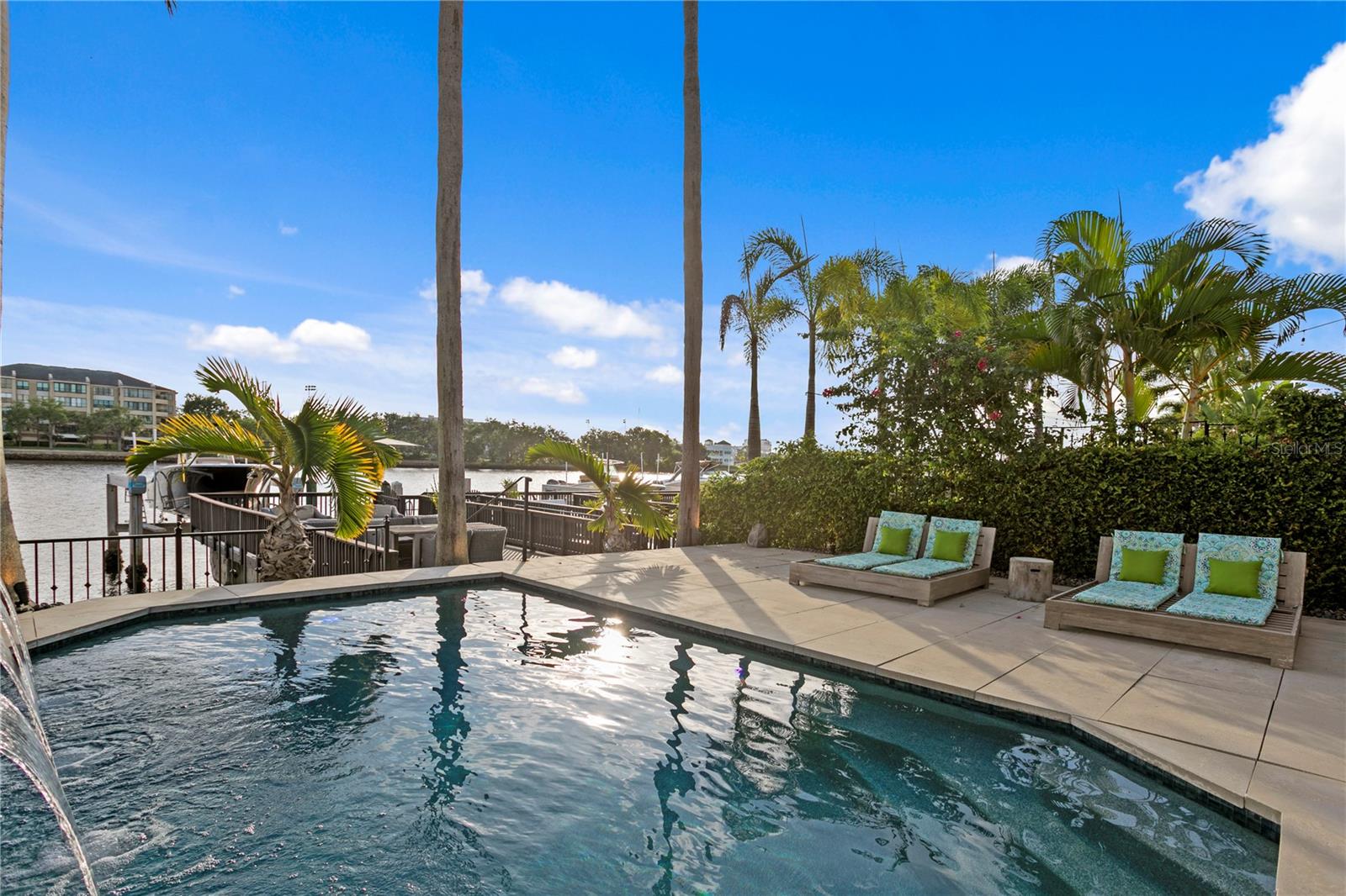 TB8409679 Property Photo