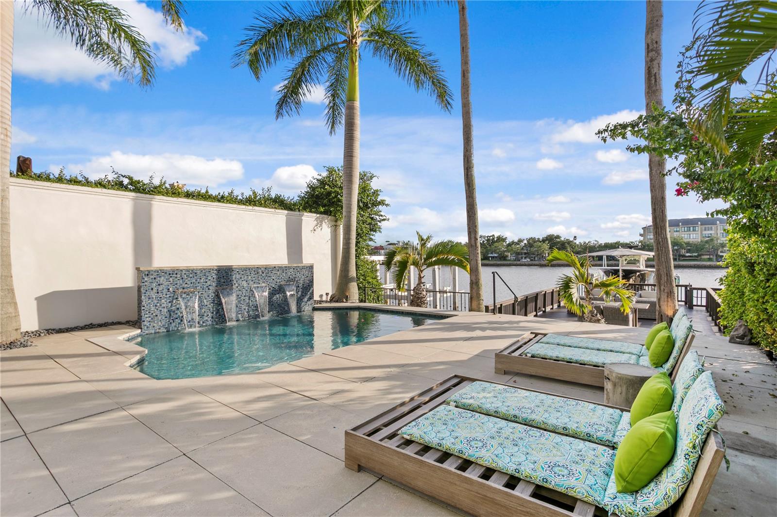 TB8409679 Property Photo