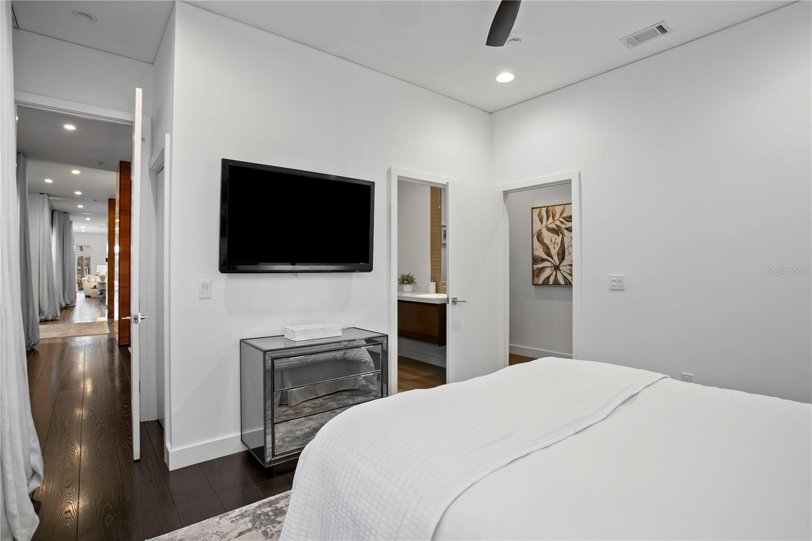 TB8409679 Property Photo