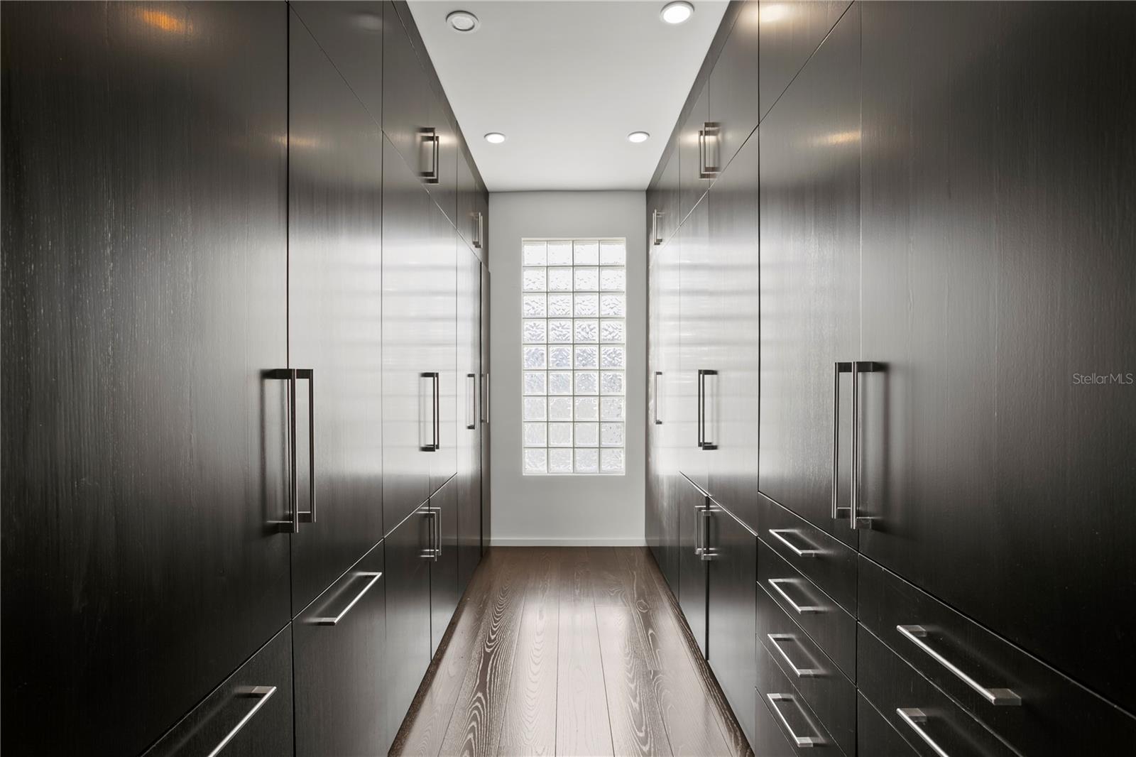 TB8409679 Property Photo