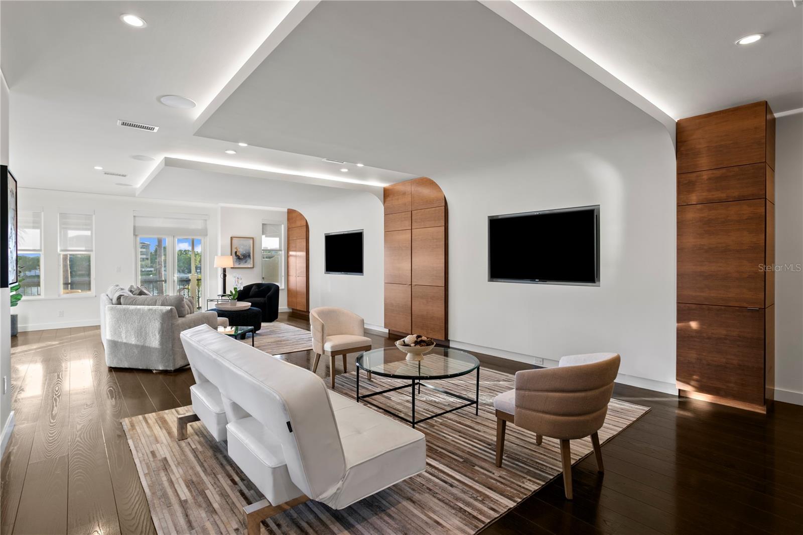 TB8409679 Property Photo