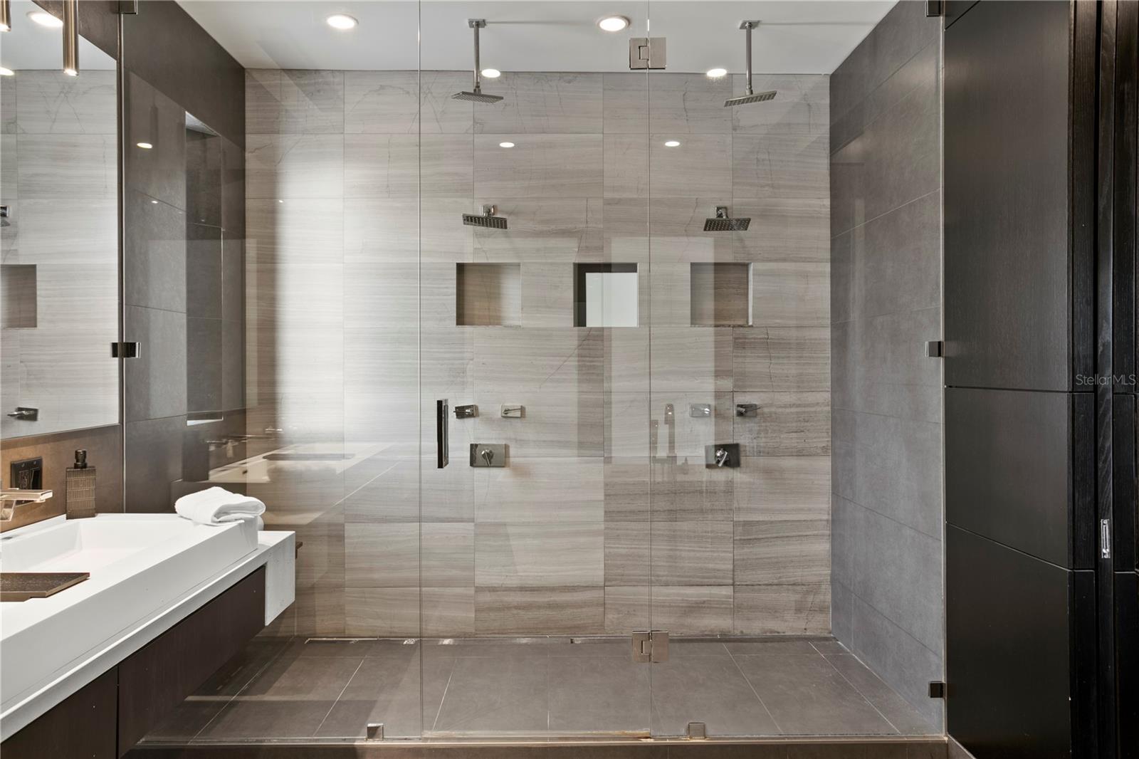 TB8409679 Property Photo