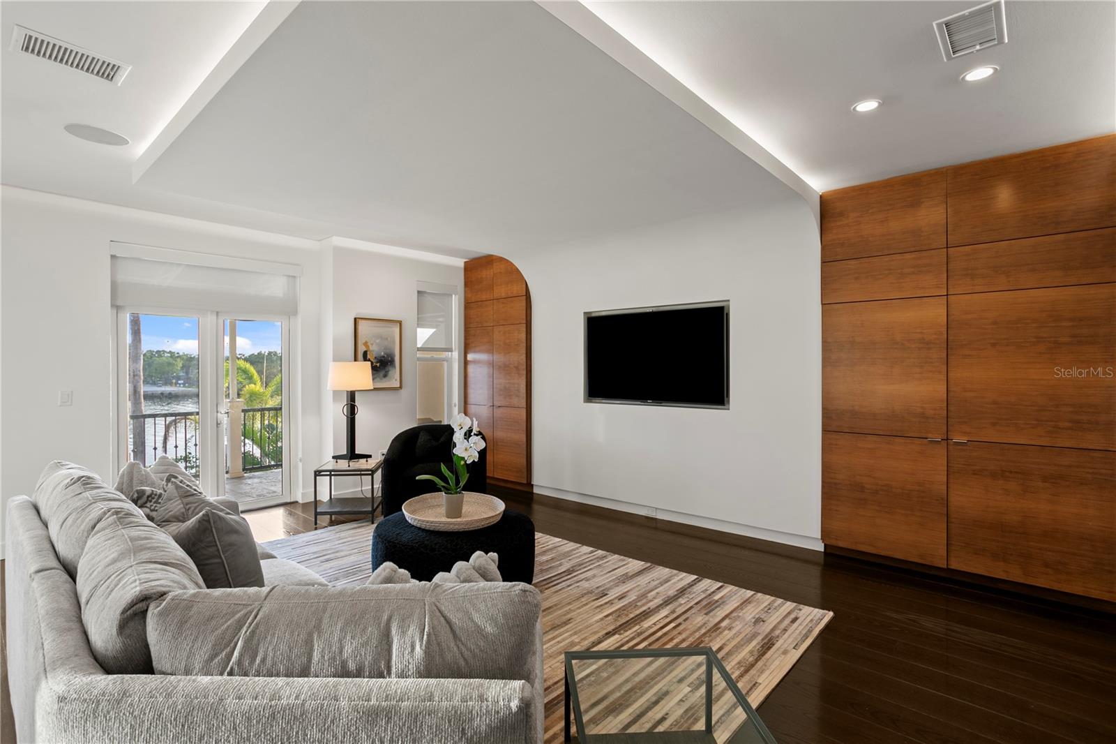 TB8409679 Property Photo