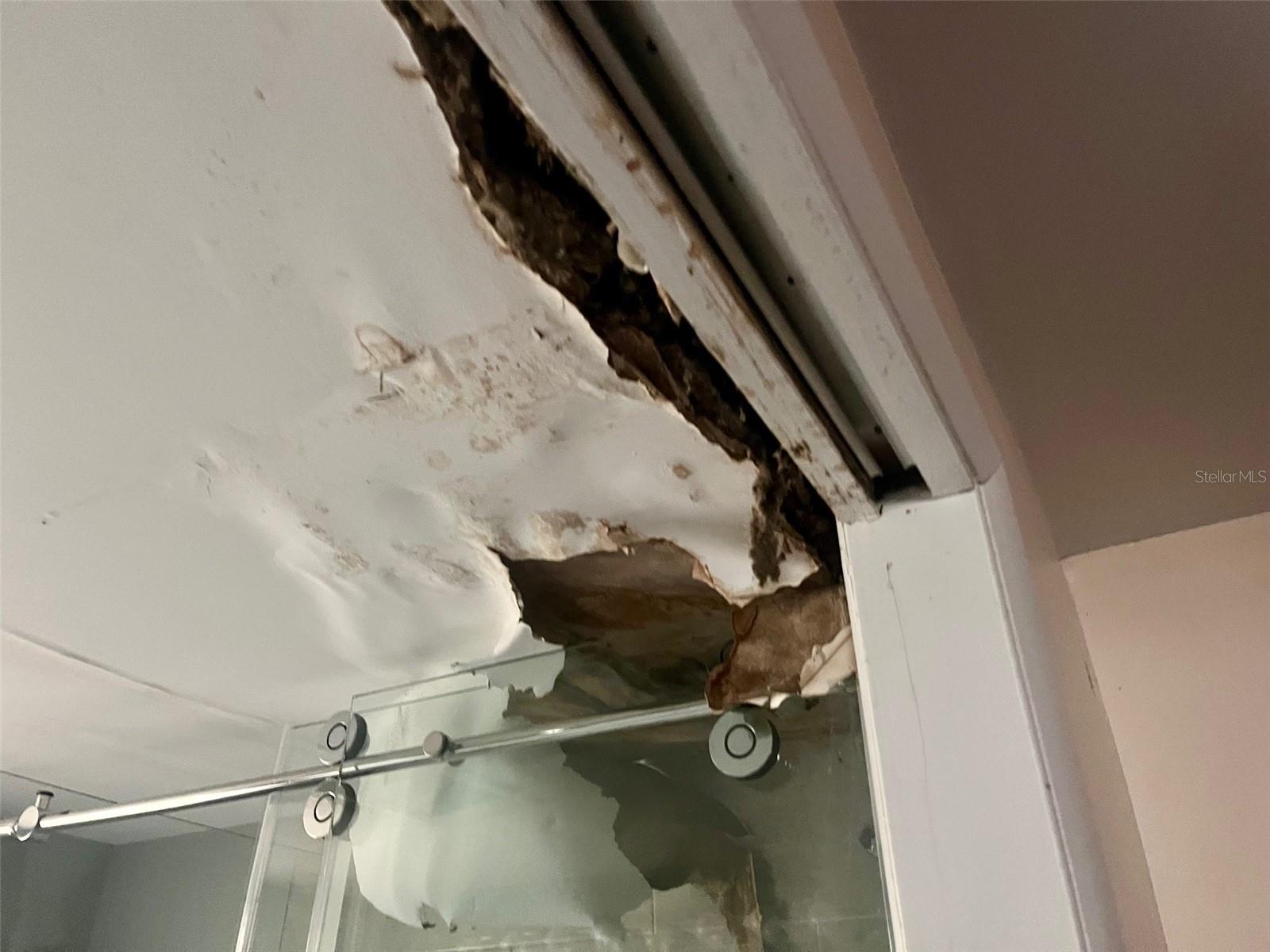 Ceiling issue in bath 3