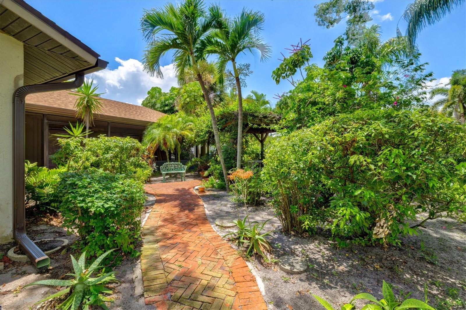 A4659698 Property Photo