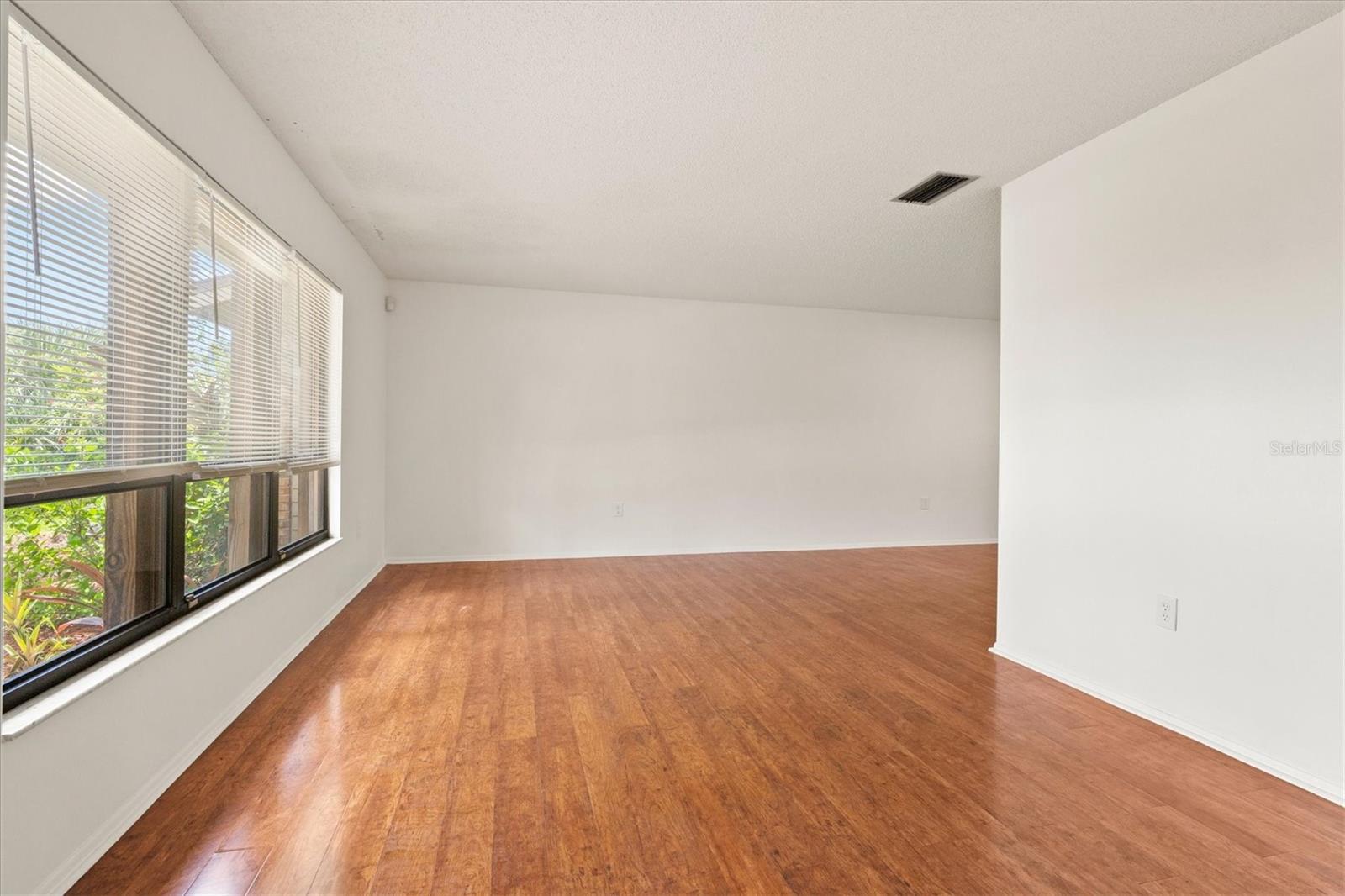 A4659698 Property Photo