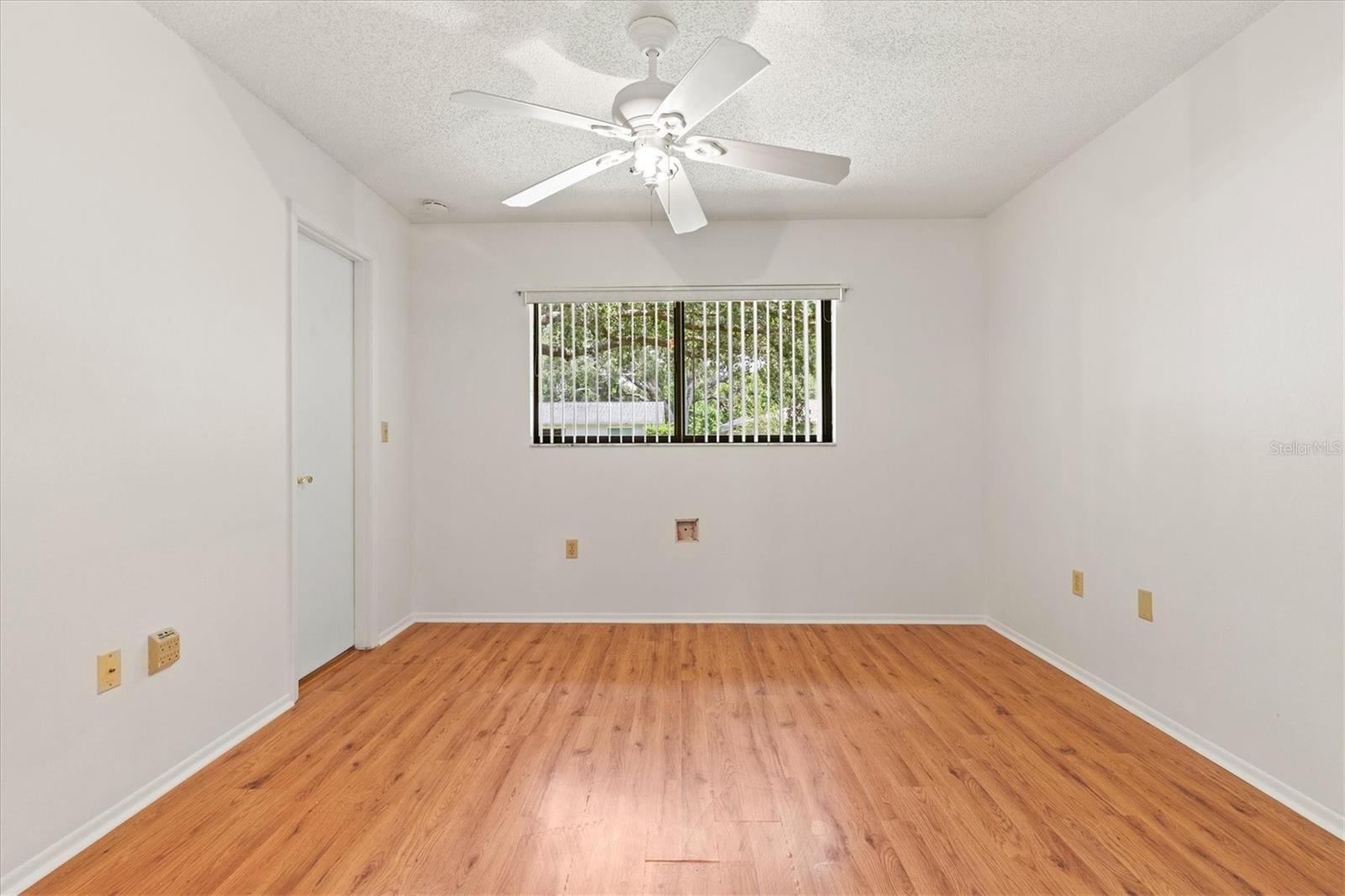 A4659698 Property Photo