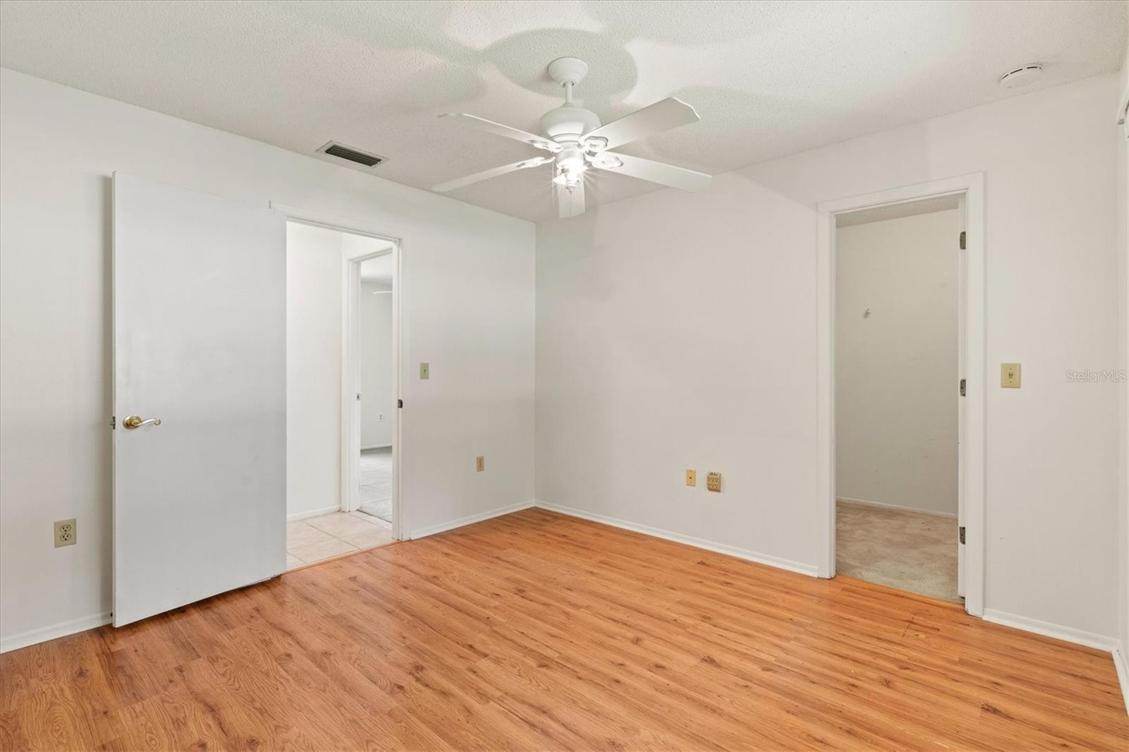 A4659698 Property Photo