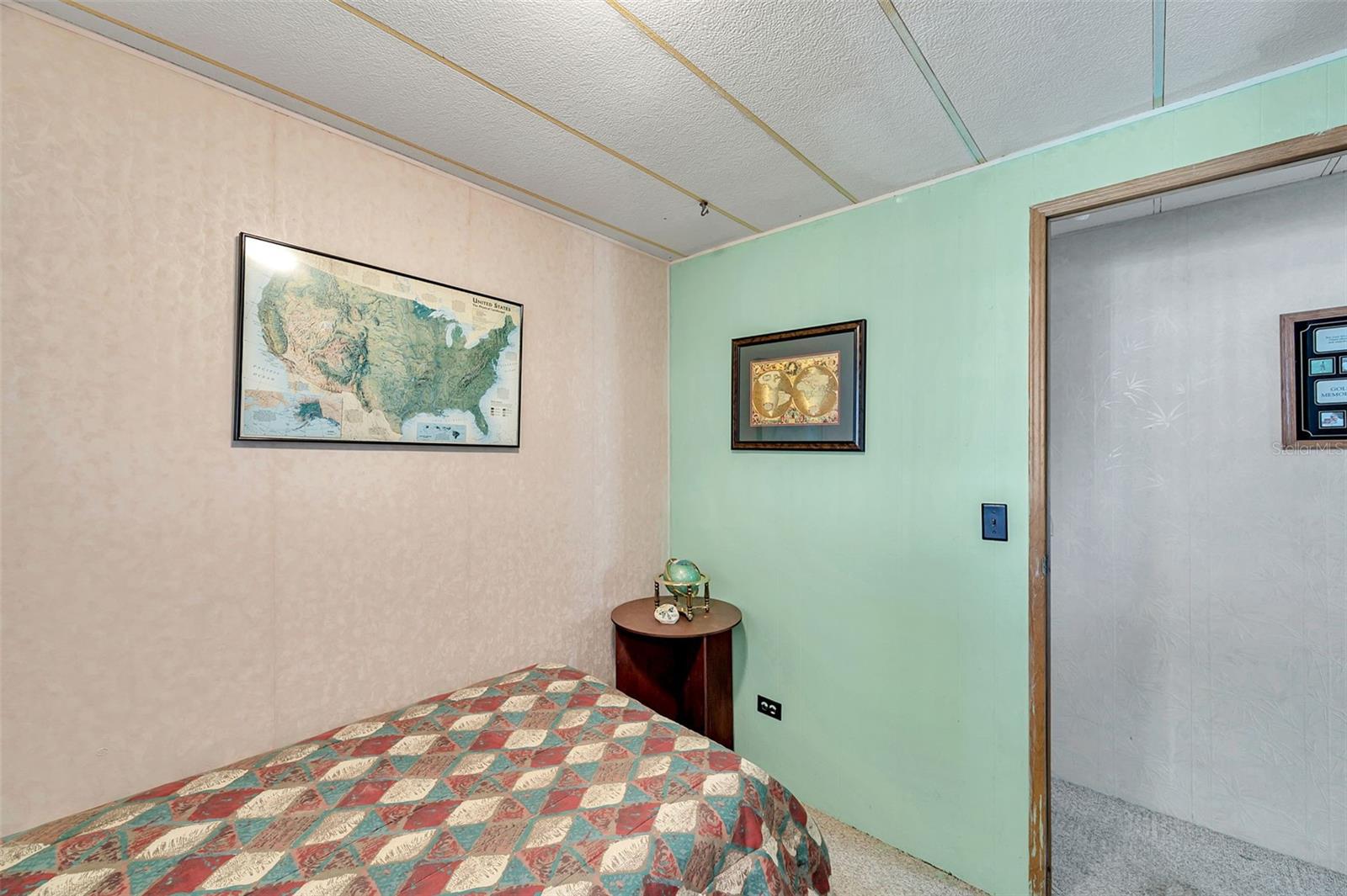 W7877547 Property Photo