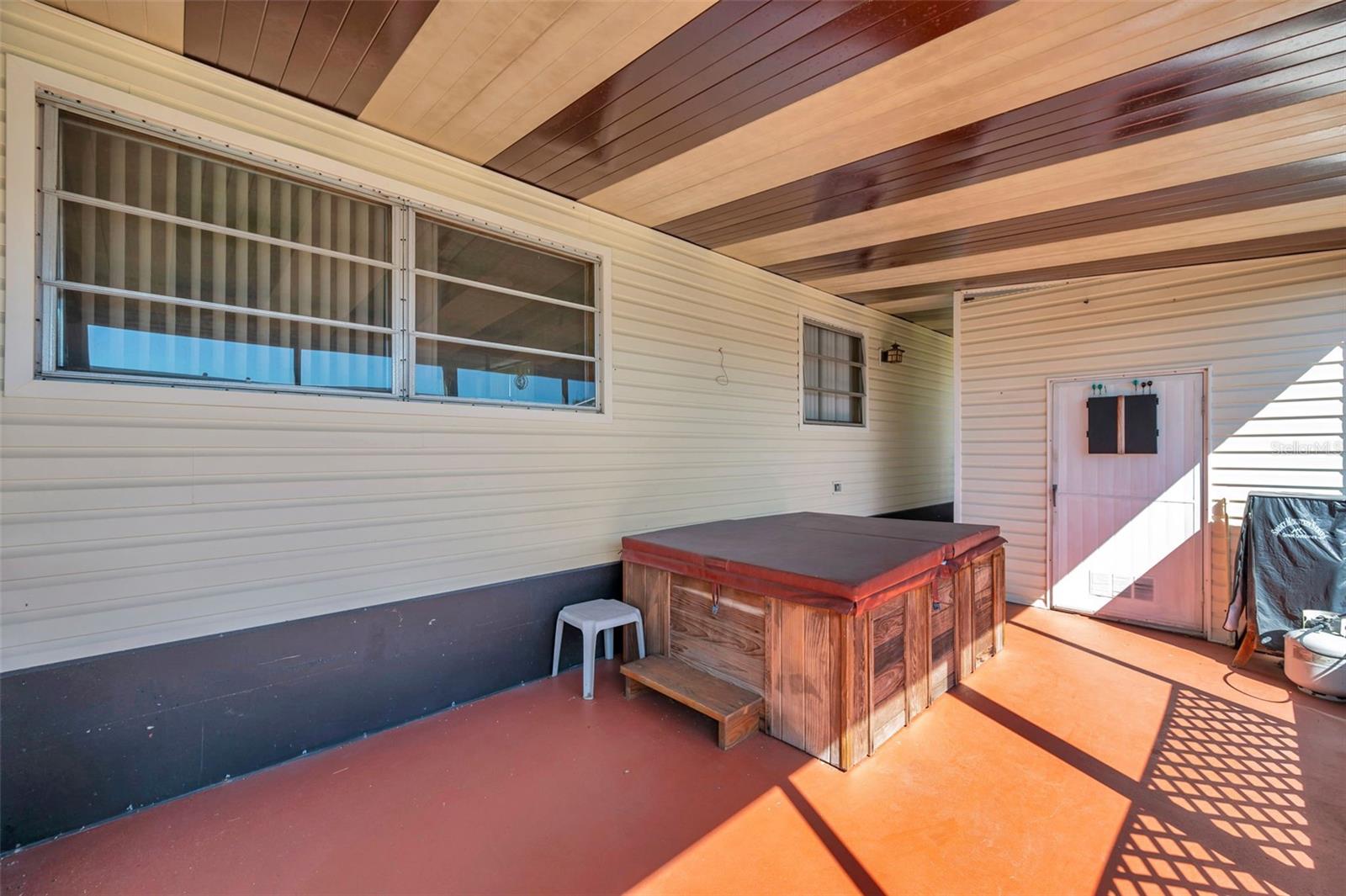 W7877547 Property Photo