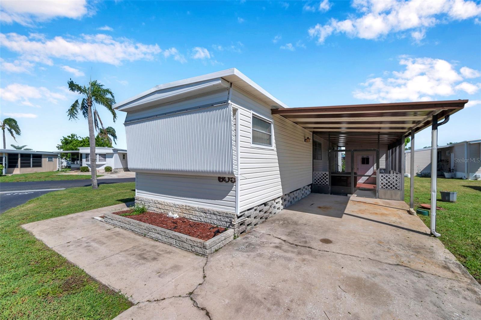 W7877547 Property Photo