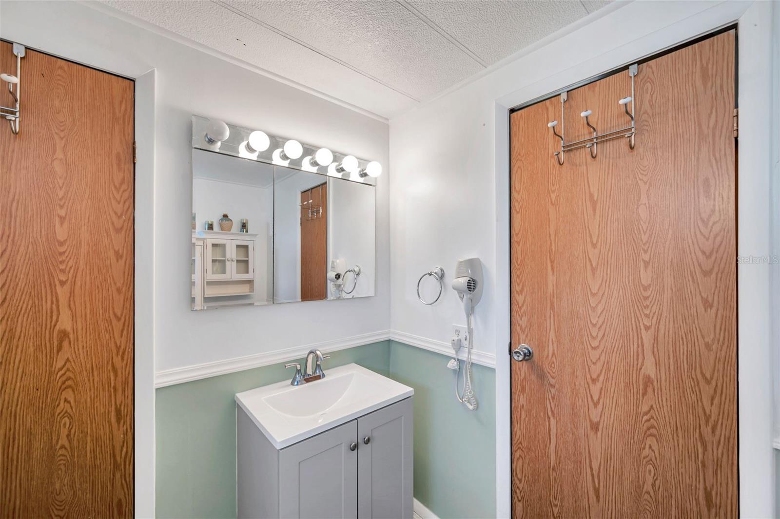 W7877547 Property Photo