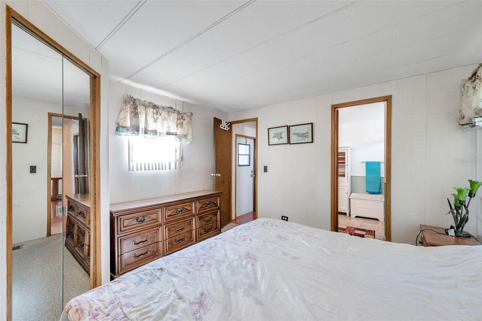 W7877547 Property Photo