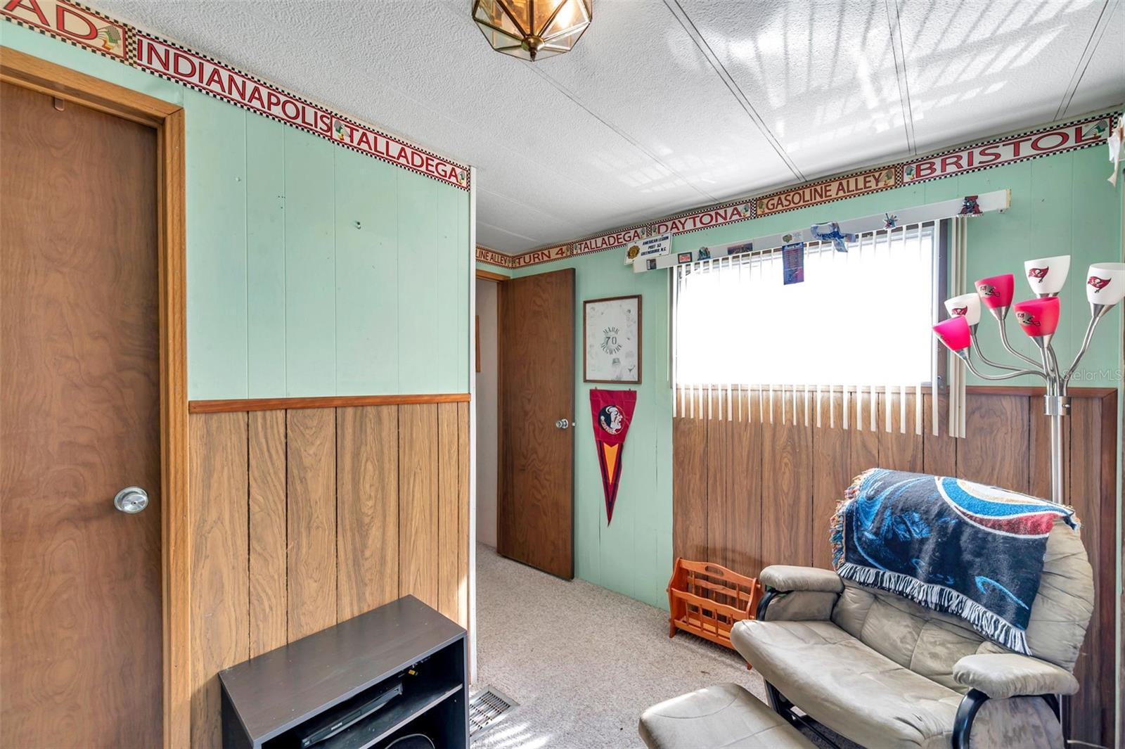 W7877547 Property Photo