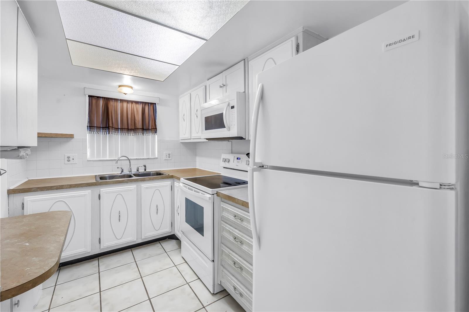 TB8409975 Property Photo