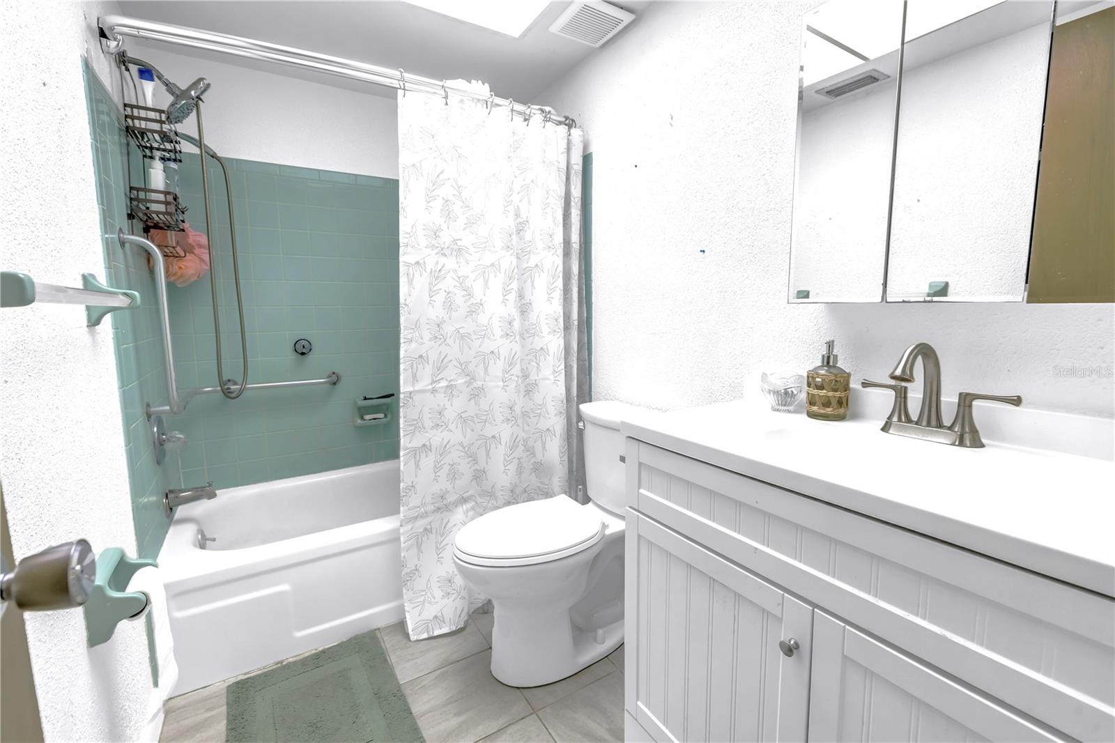 TB8409975 Property Photo