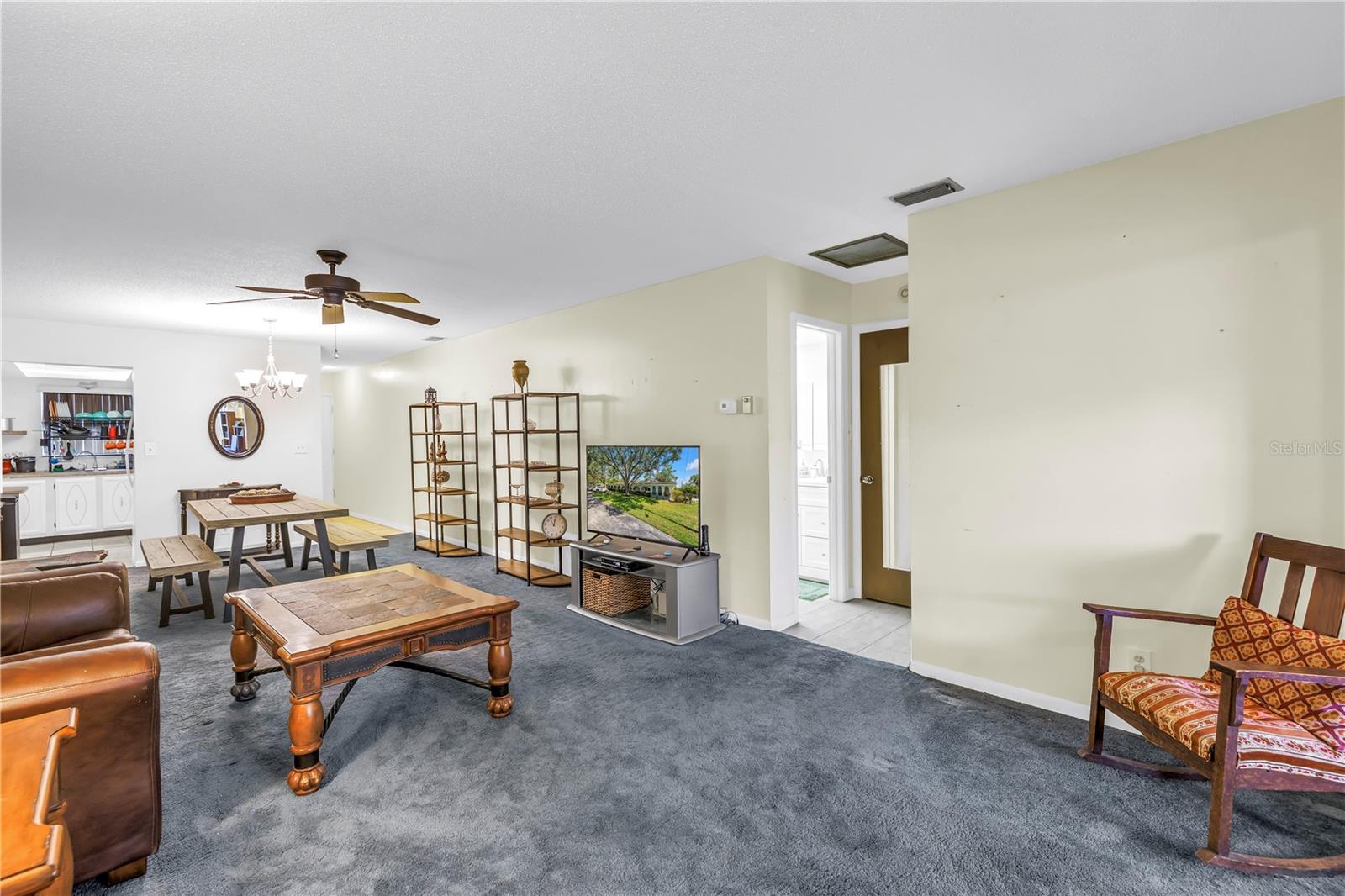 TB8409975 Property Photo