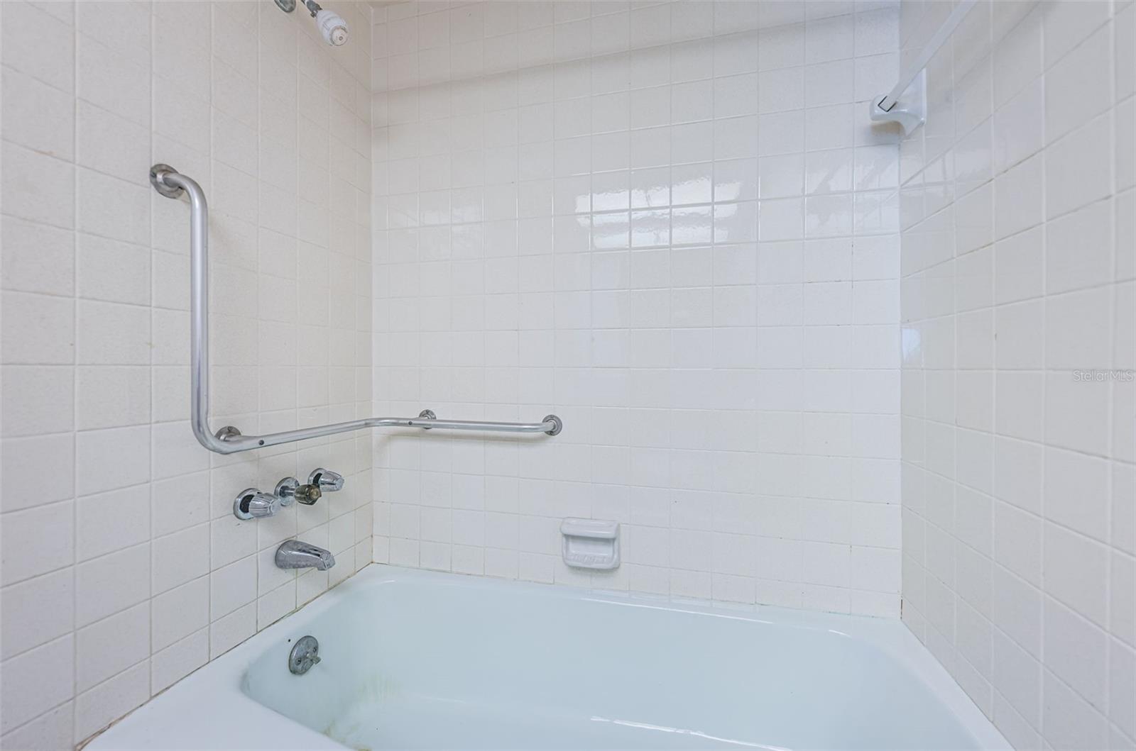 TB8410016 Property Photo