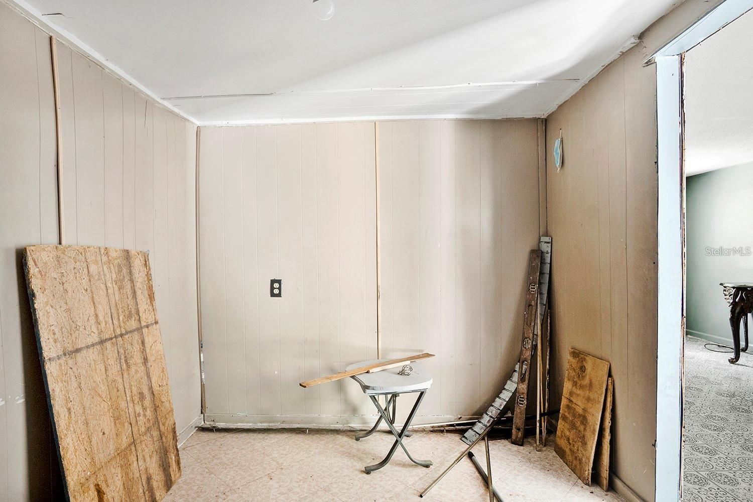 W7877555 Property Photo