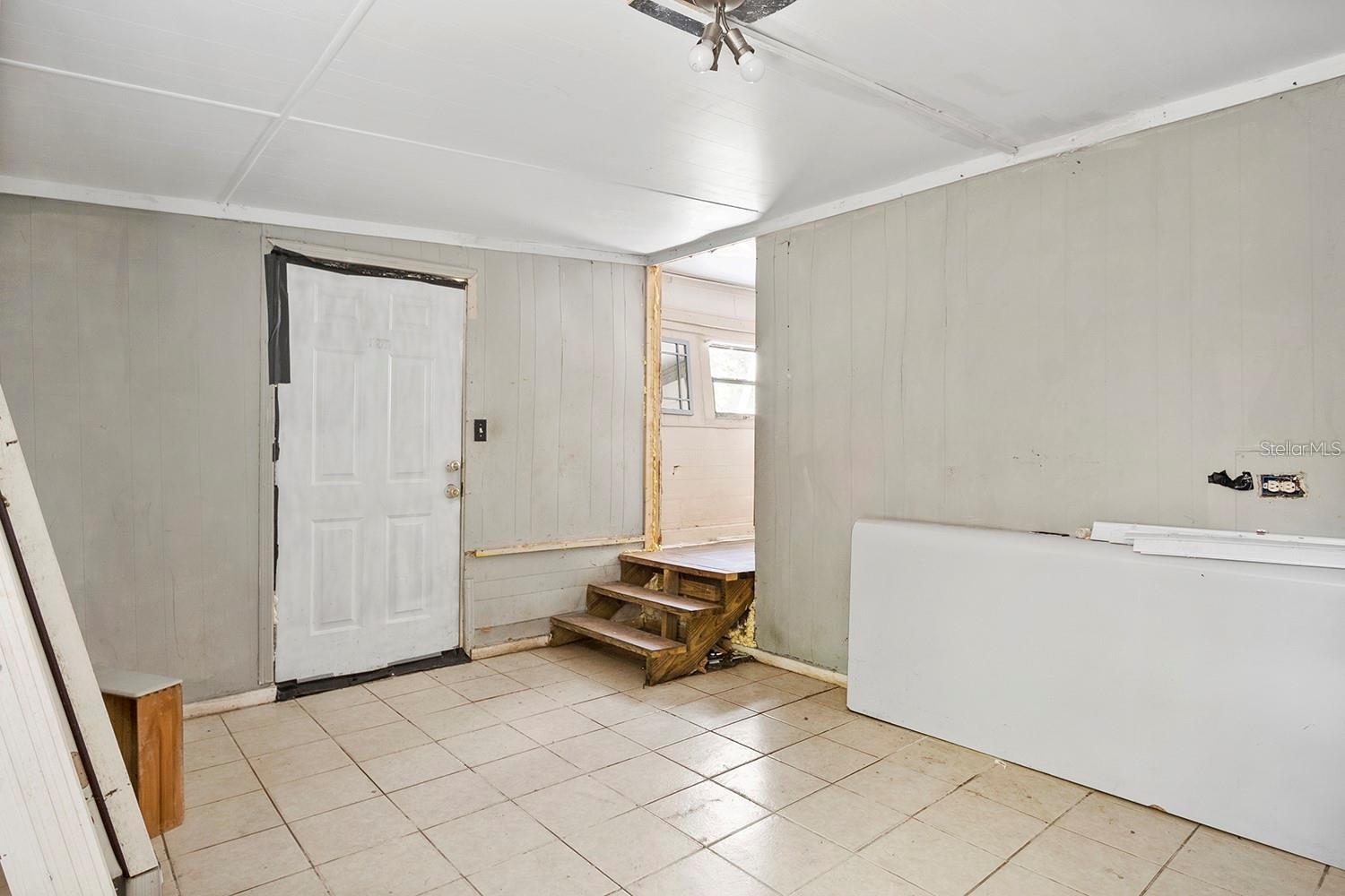 W7877555 Property Photo