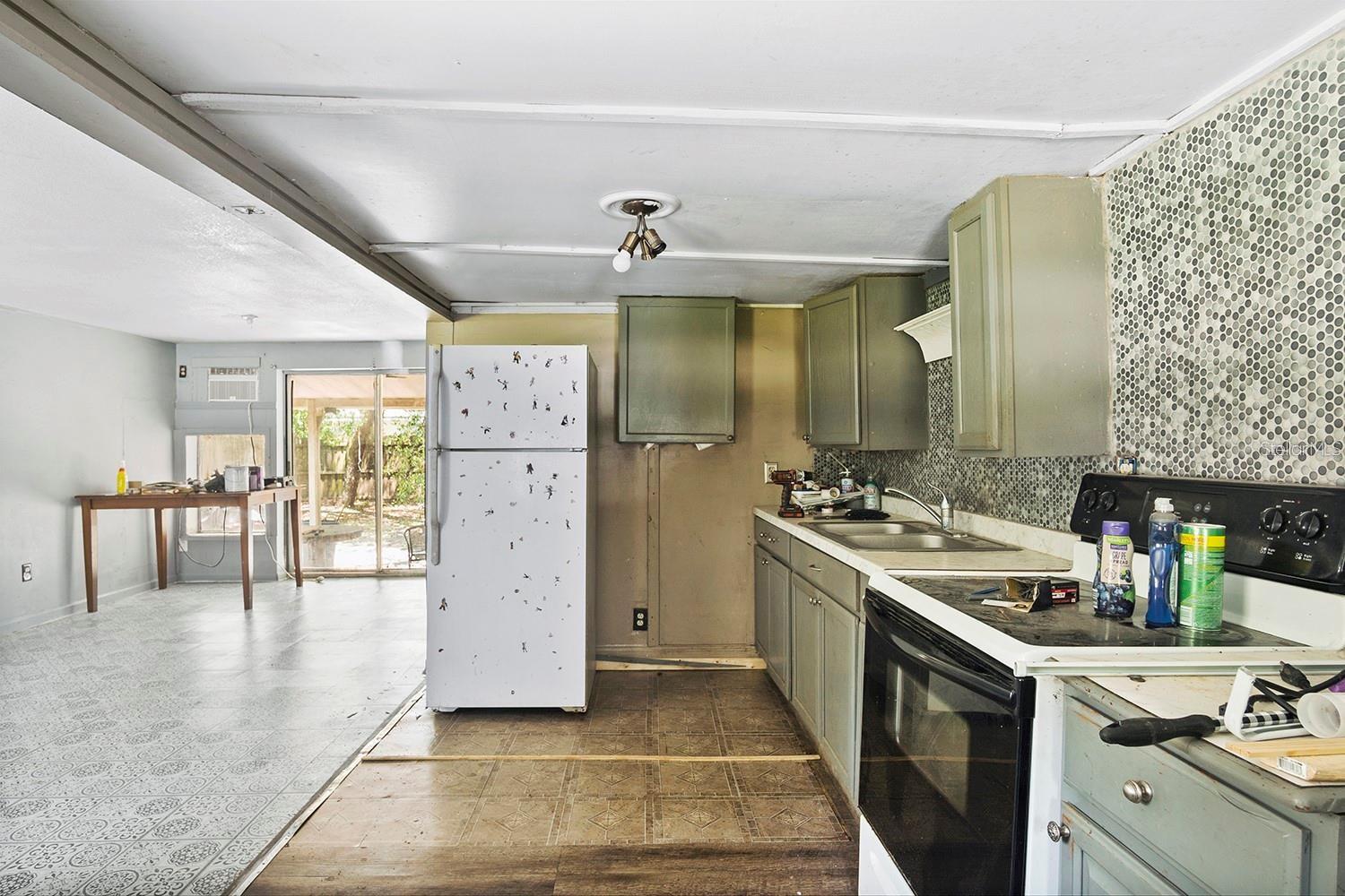 W7877555 Property Photo