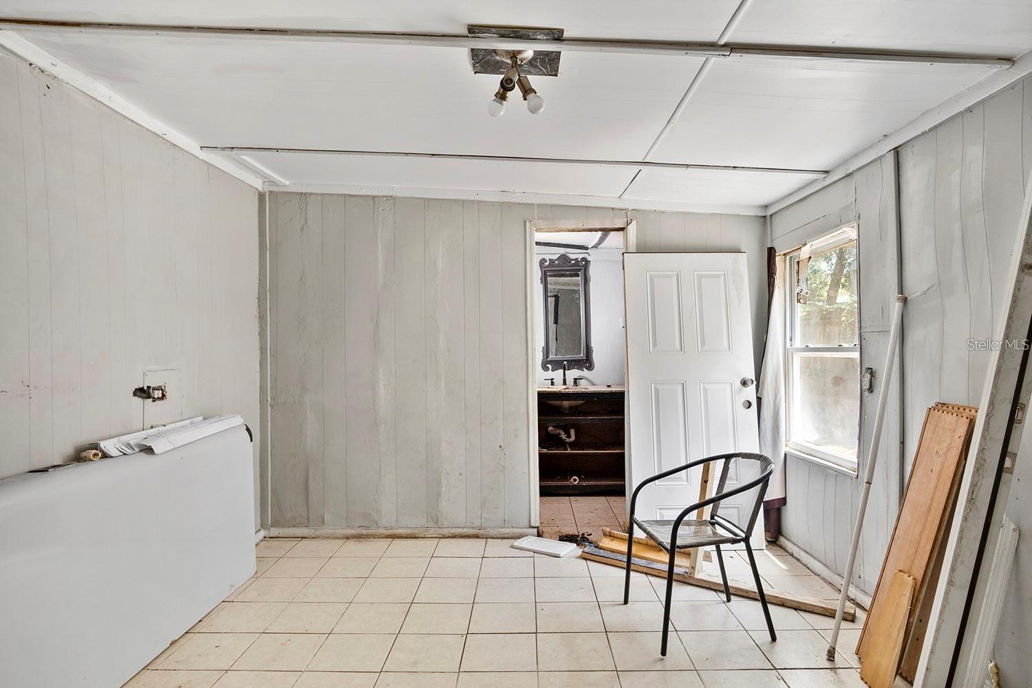 W7877555 Property Photo