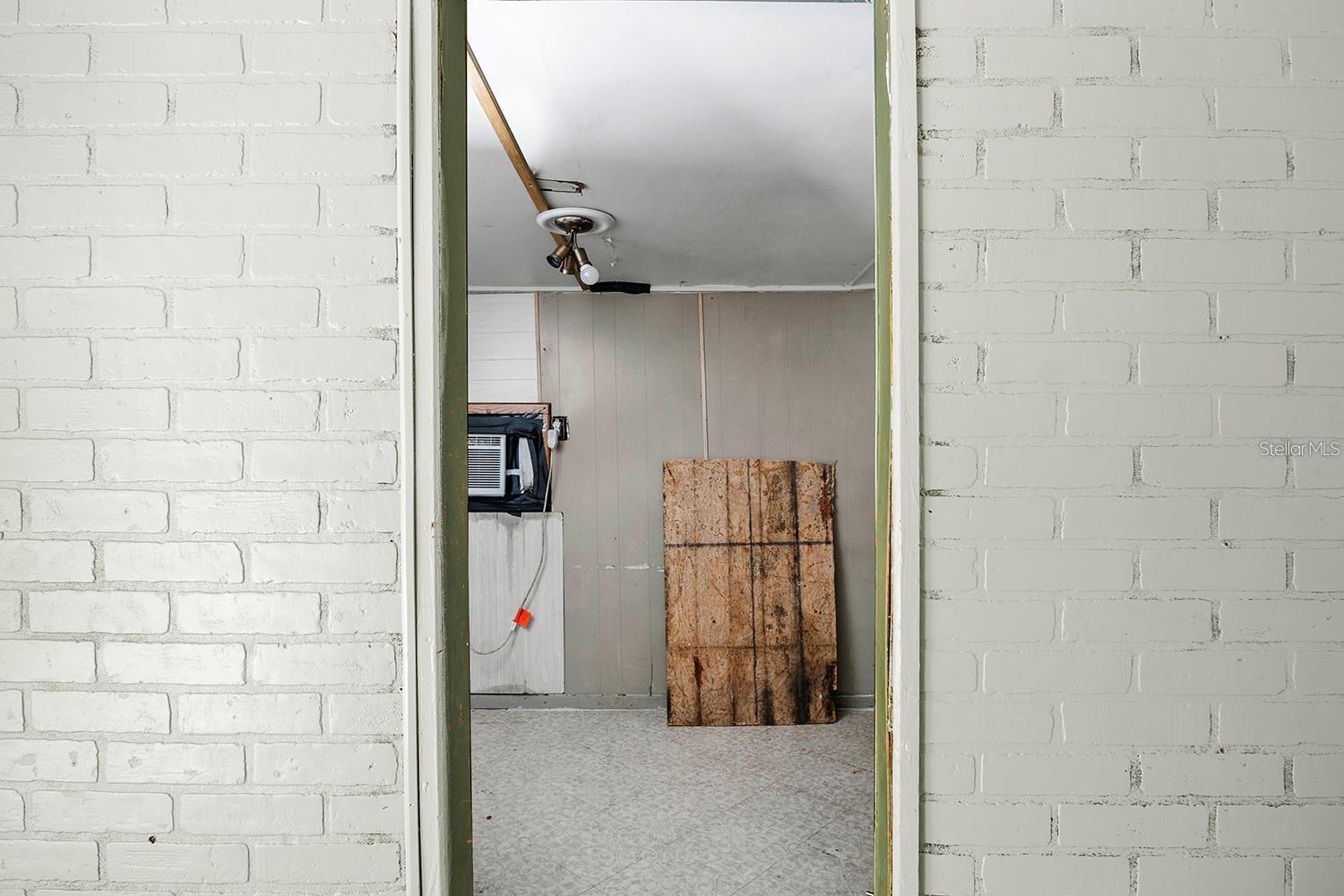 W7877555 Property Photo